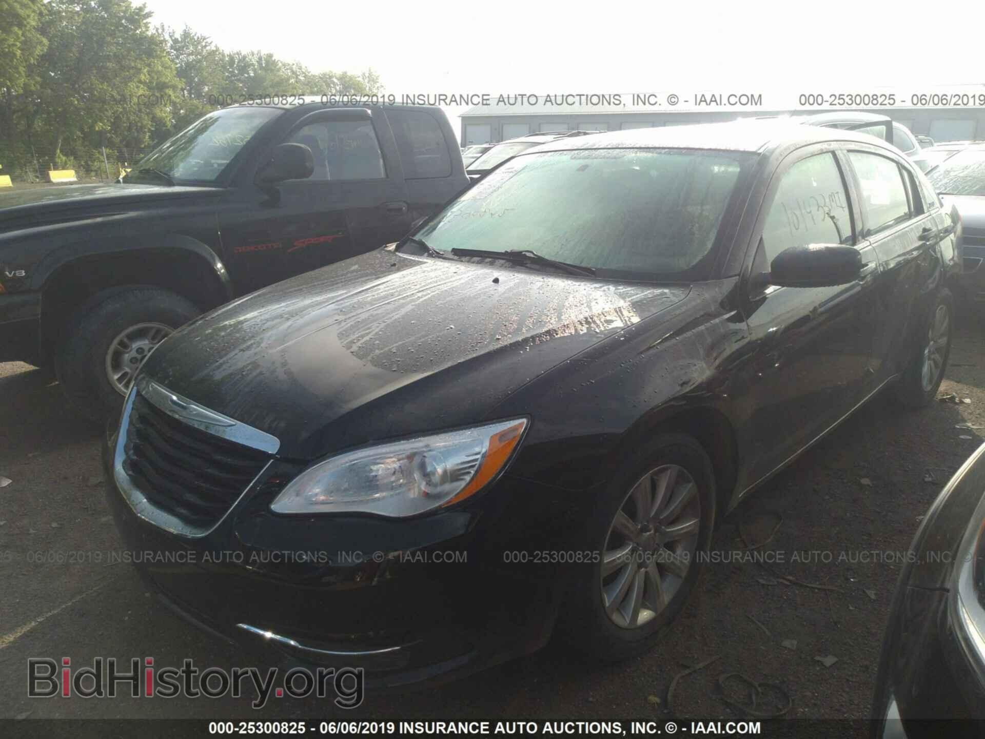 2014 CHRYSLER 200 - VIN: 1C3CCBAB0EN206305 - Фото 2