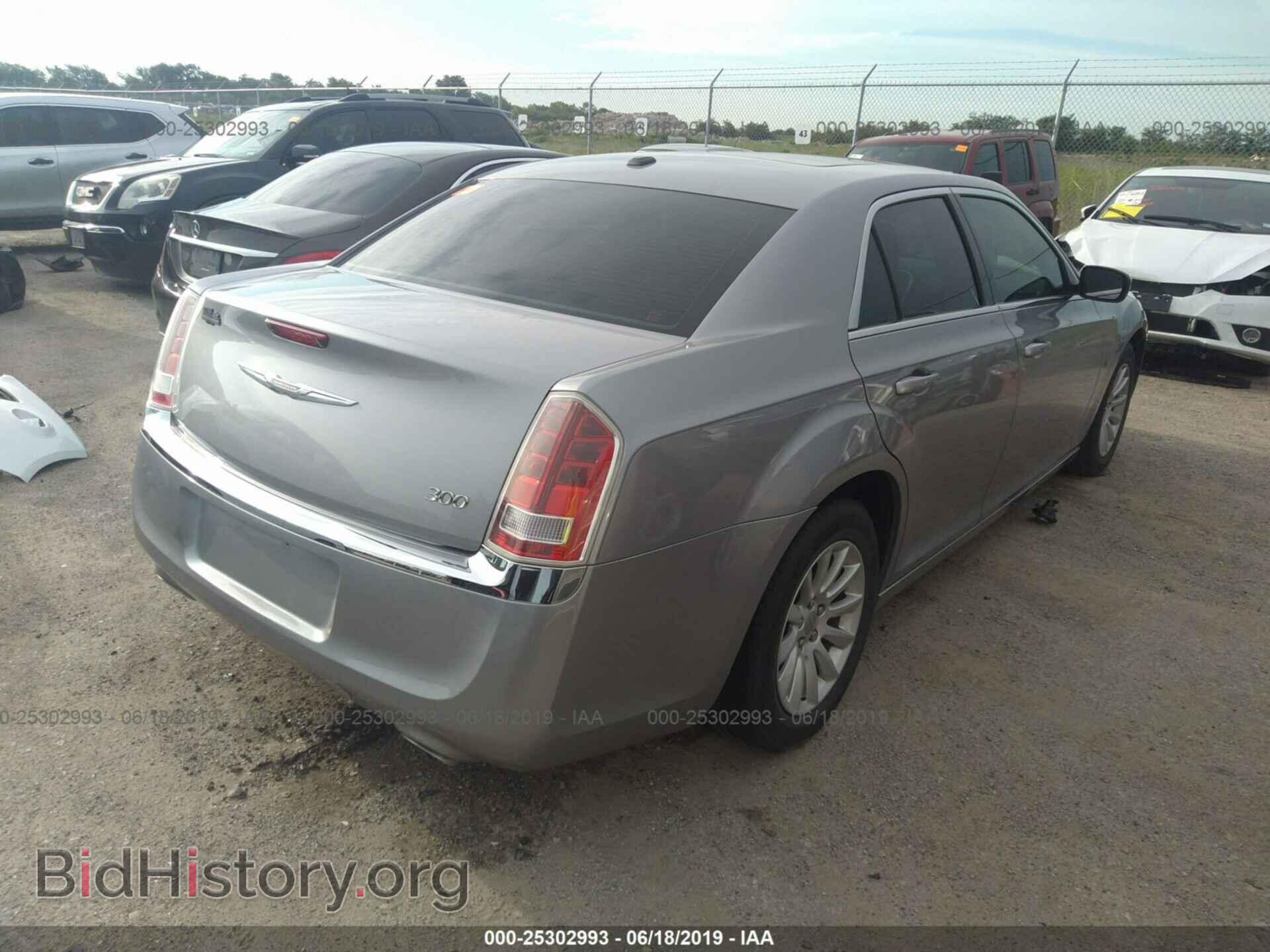 2013 CHRYSLER 300 - VIN: 2C3CCAAG3DH740315 - Фото 4