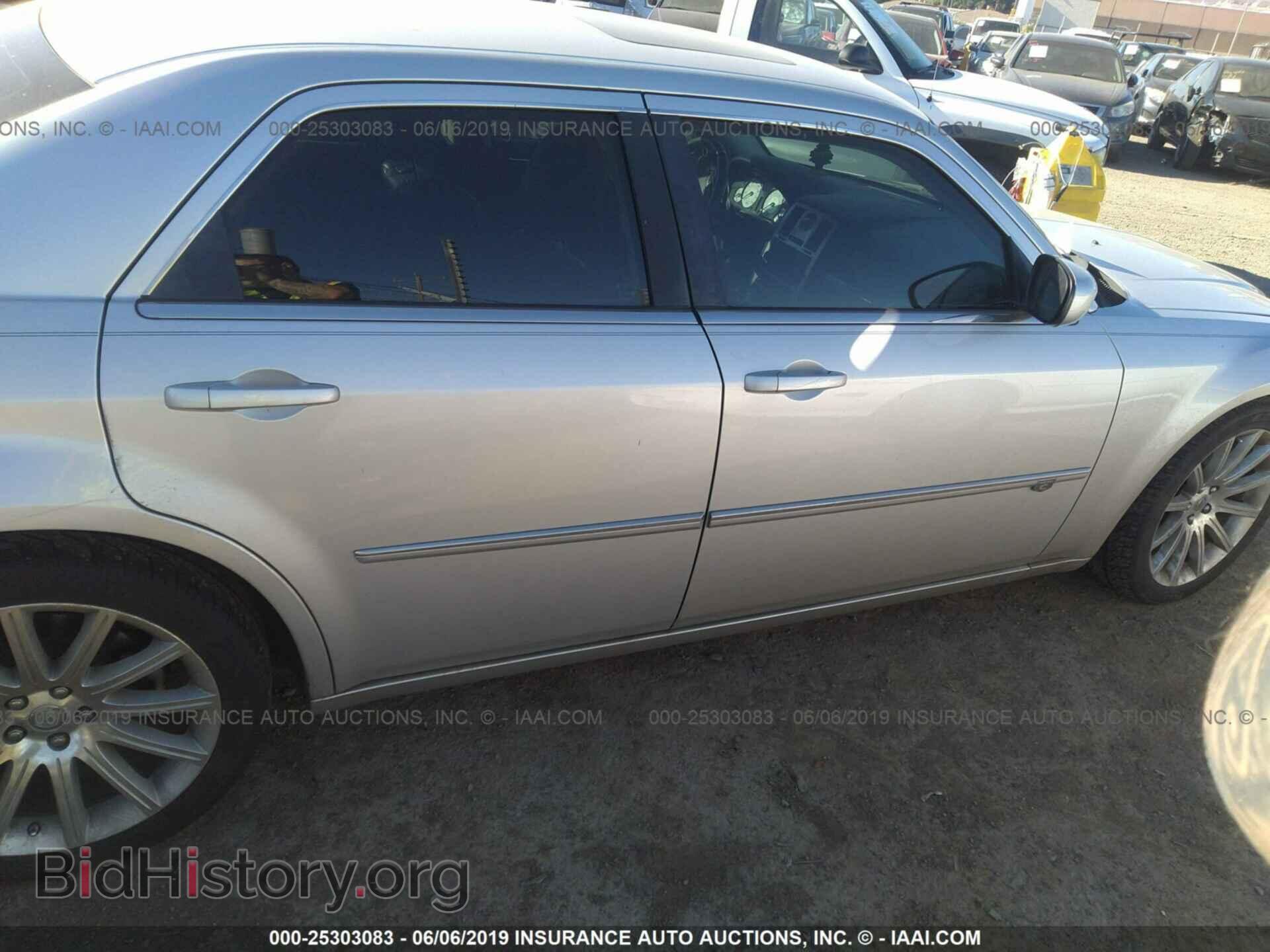 2008 CHRYSLER 300C - VIN: 2C3LA63H38H157905 - Фото 4