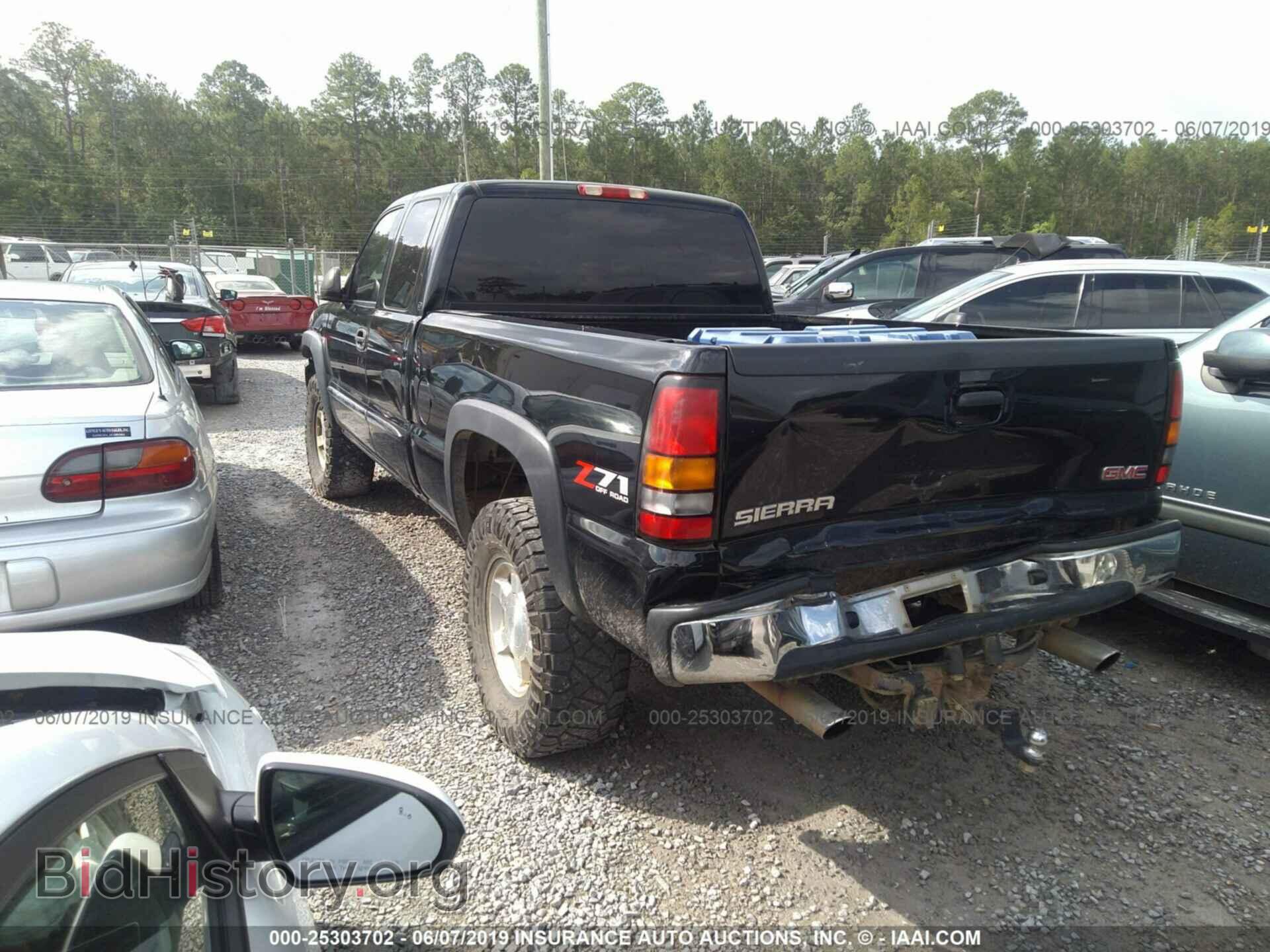 2005 GMC NEW SIERRA - VIN: 2GTEK19B651210558 - Фото 3