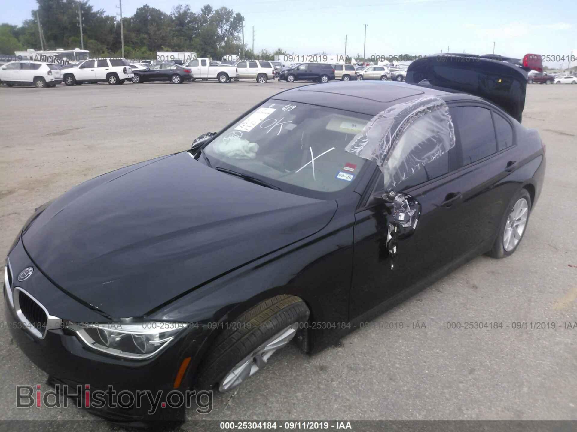 2018 BMW 320 - VIN: WBA8E5G52JNU47479 - Фото 2