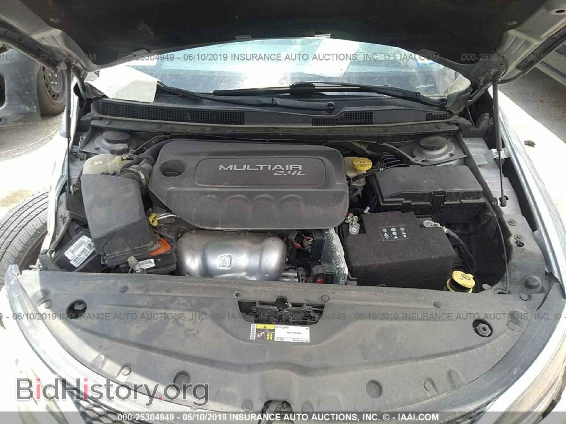 2016 CHRYSLER 200 - VIN: 1C3CCCAB7GN112981 - Фото 10