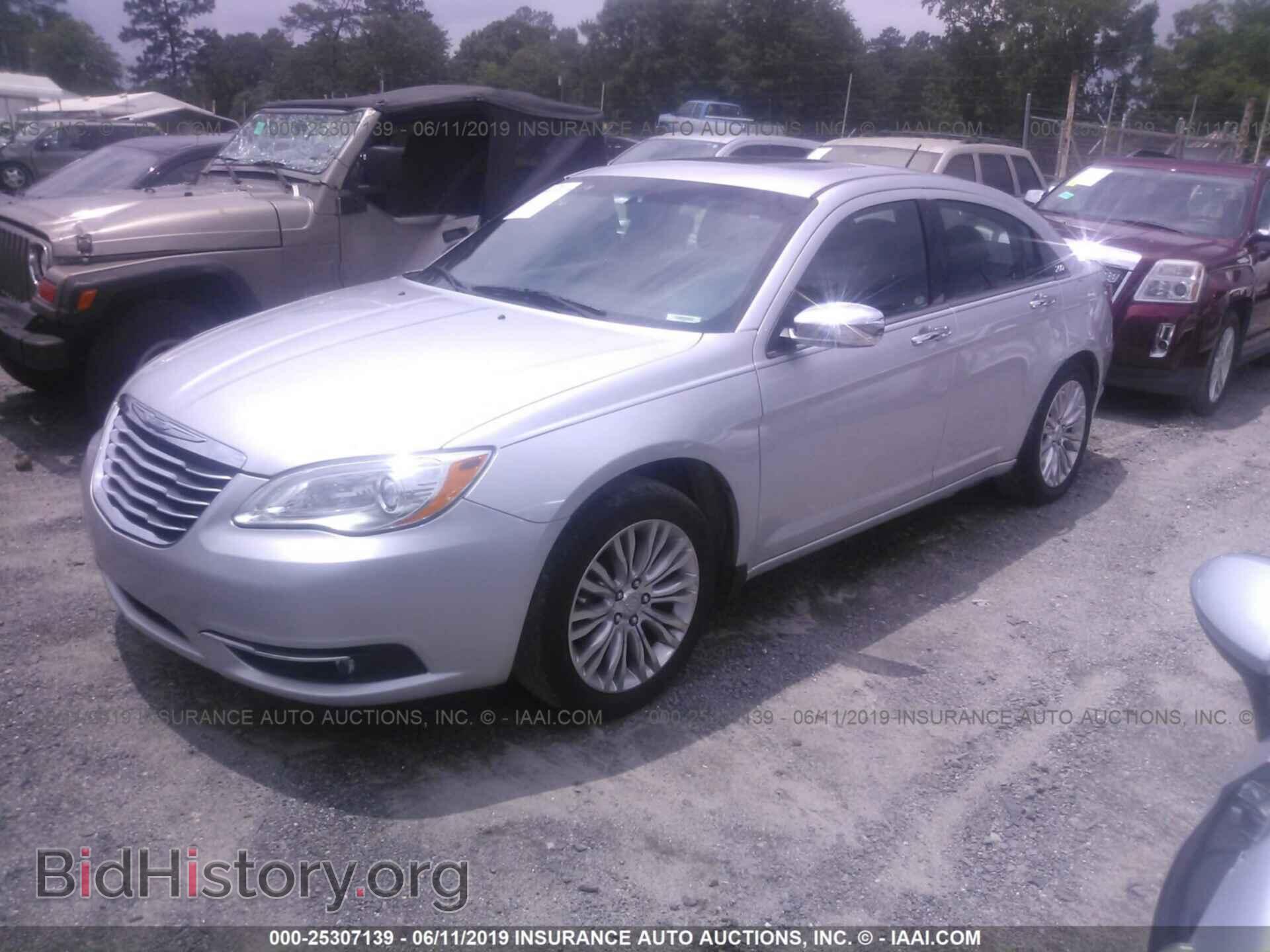 2012 CHRYSLER 200 - VIN: 1C3CCBCB2CN263423 - Фото 2