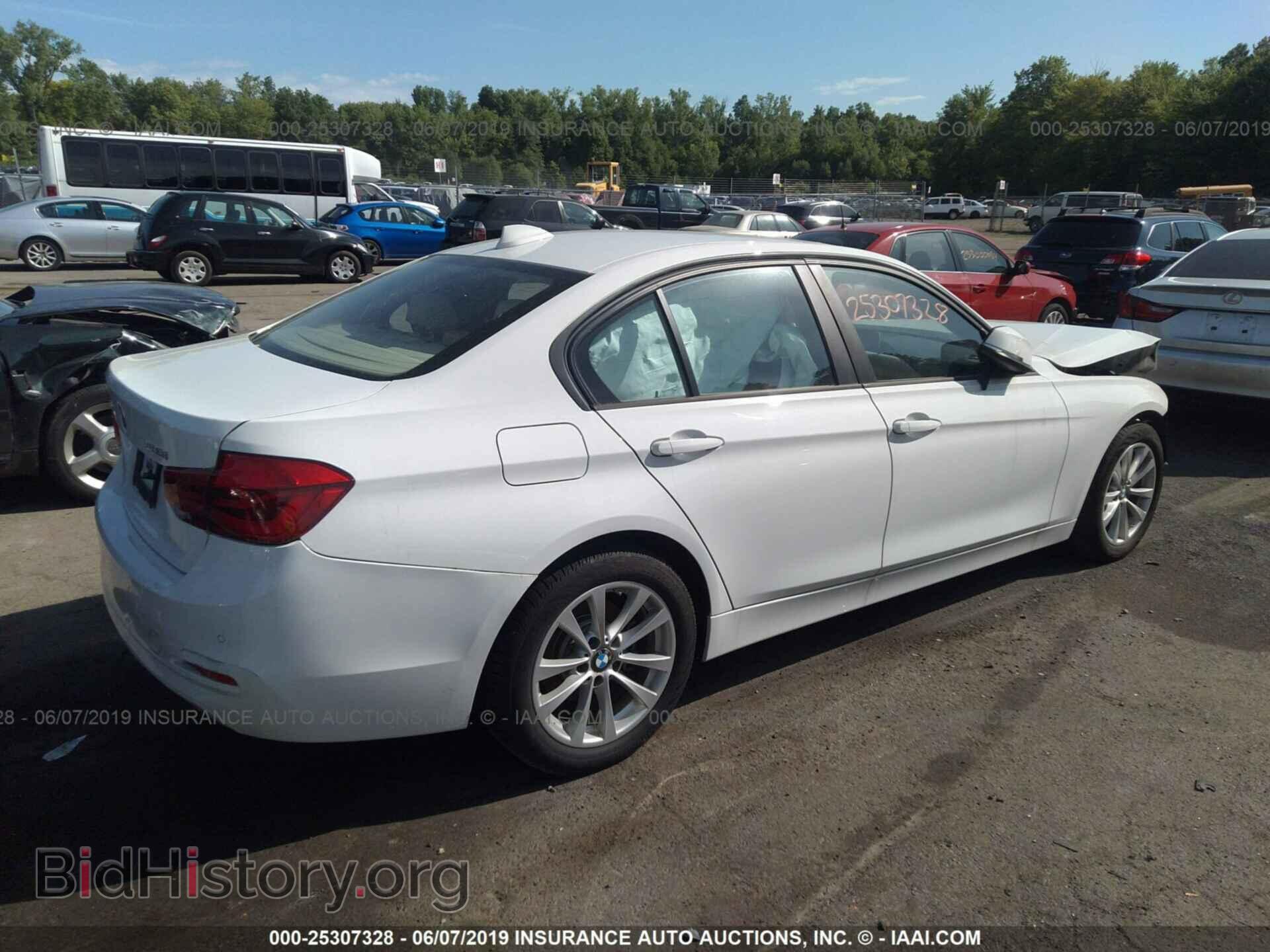 2016 BMW 320 - VIN: WBA8E5G51GNU20041 - Photo 4