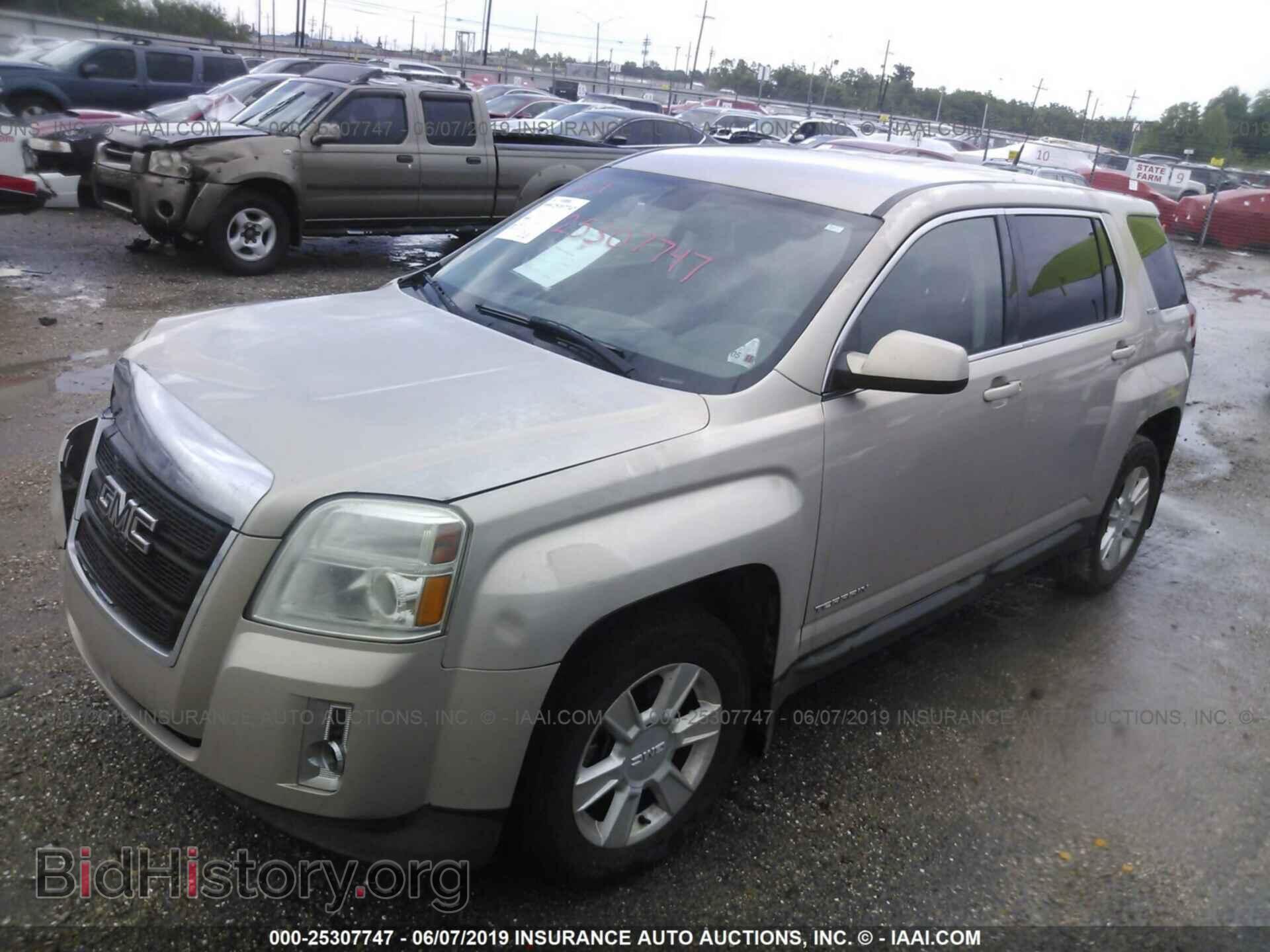 2011 GMC TERRAIN - VIN: 2CTALMEC9B6390682 - Photo 2