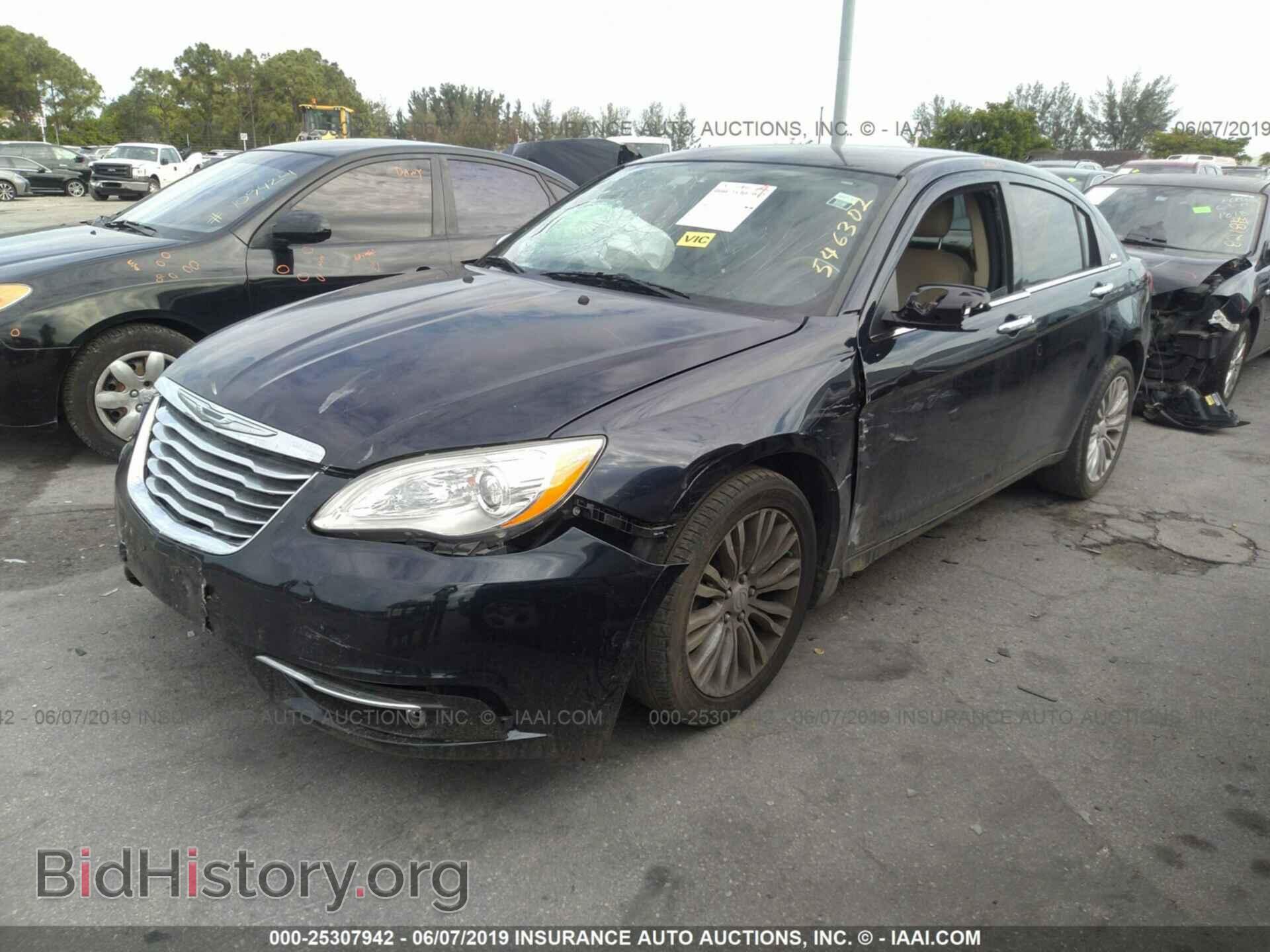 2011 CHRYSLER 200 - VIN: 1C3BC2FG1BN546302 - Фото 2