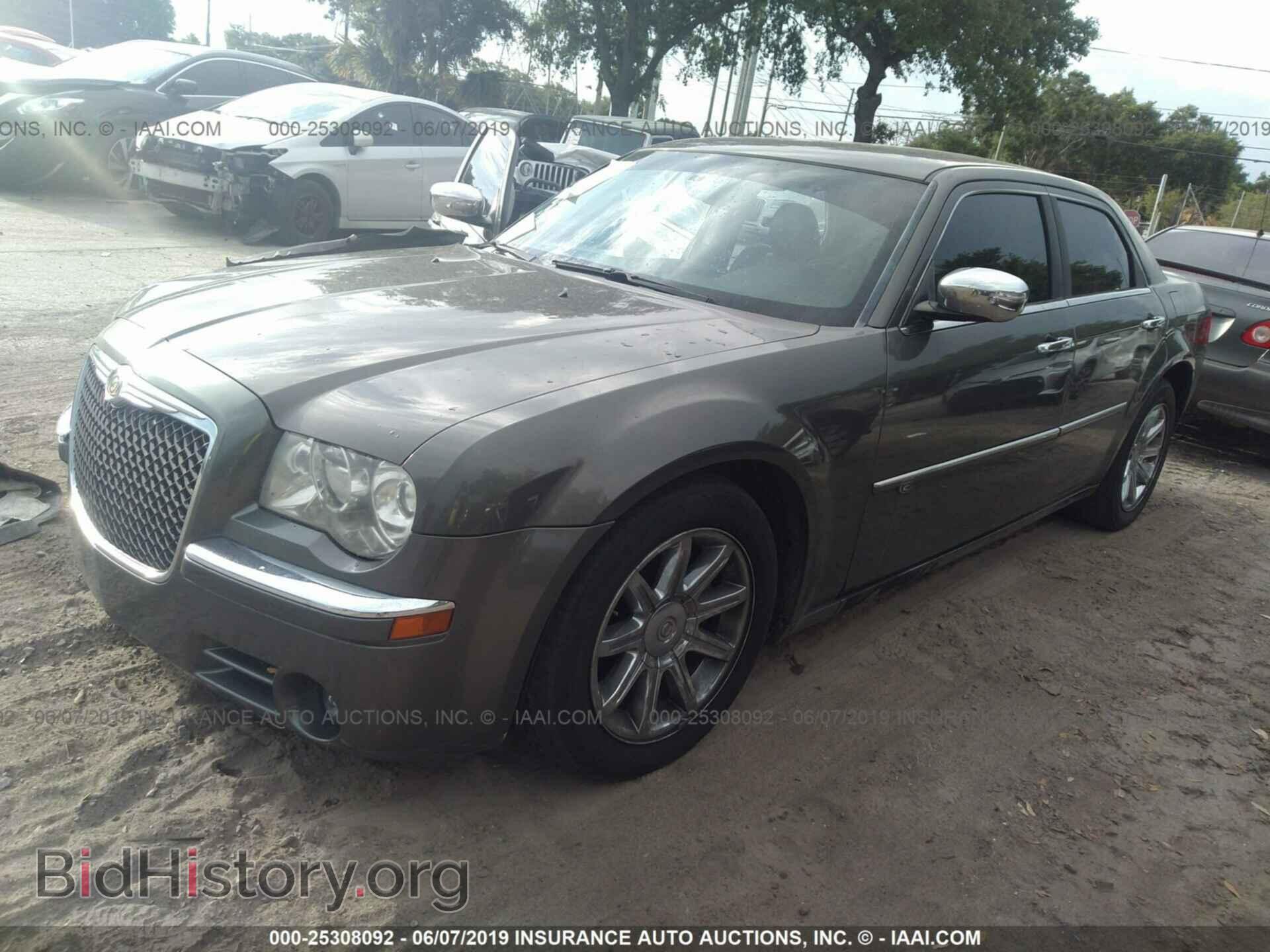 2010 CHRYSLER 300C - VIN: 2C3CA6CTXAH153876 - Фото 2