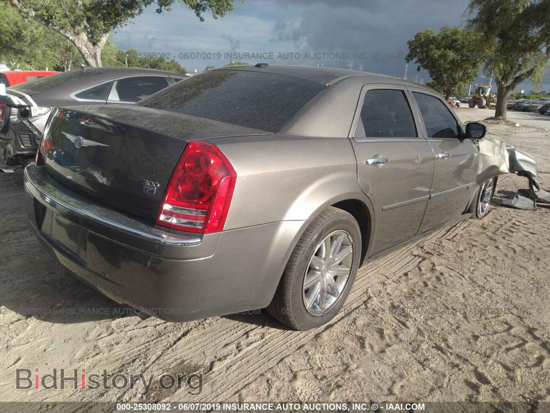 2010 CHRYSLER 300C - VIN: 2C3CA6CTXAH153876 - Фото 4
