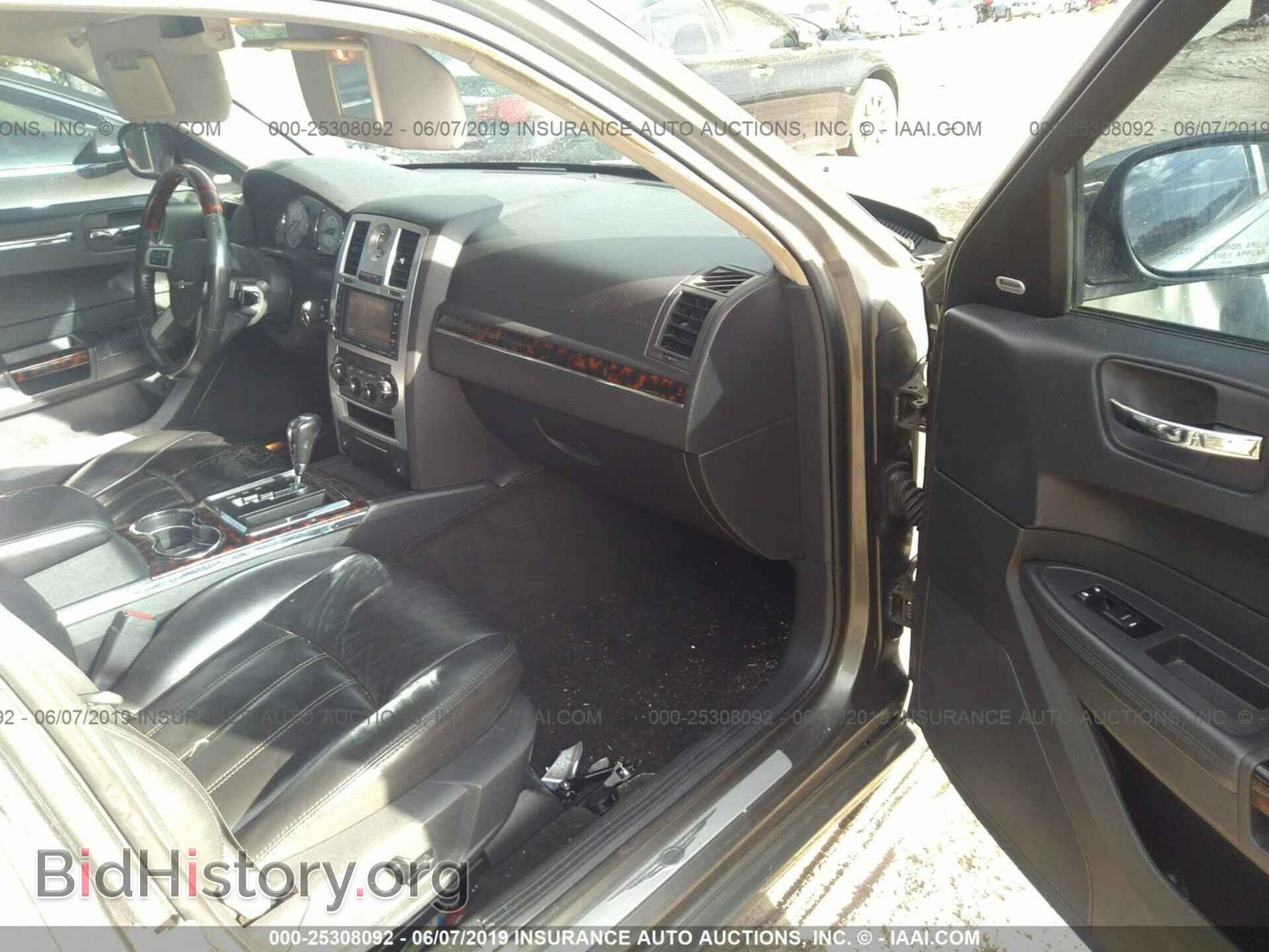 2010 CHRYSLER 300C - VIN: 2C3CA6CTXAH153876 - Фото 5