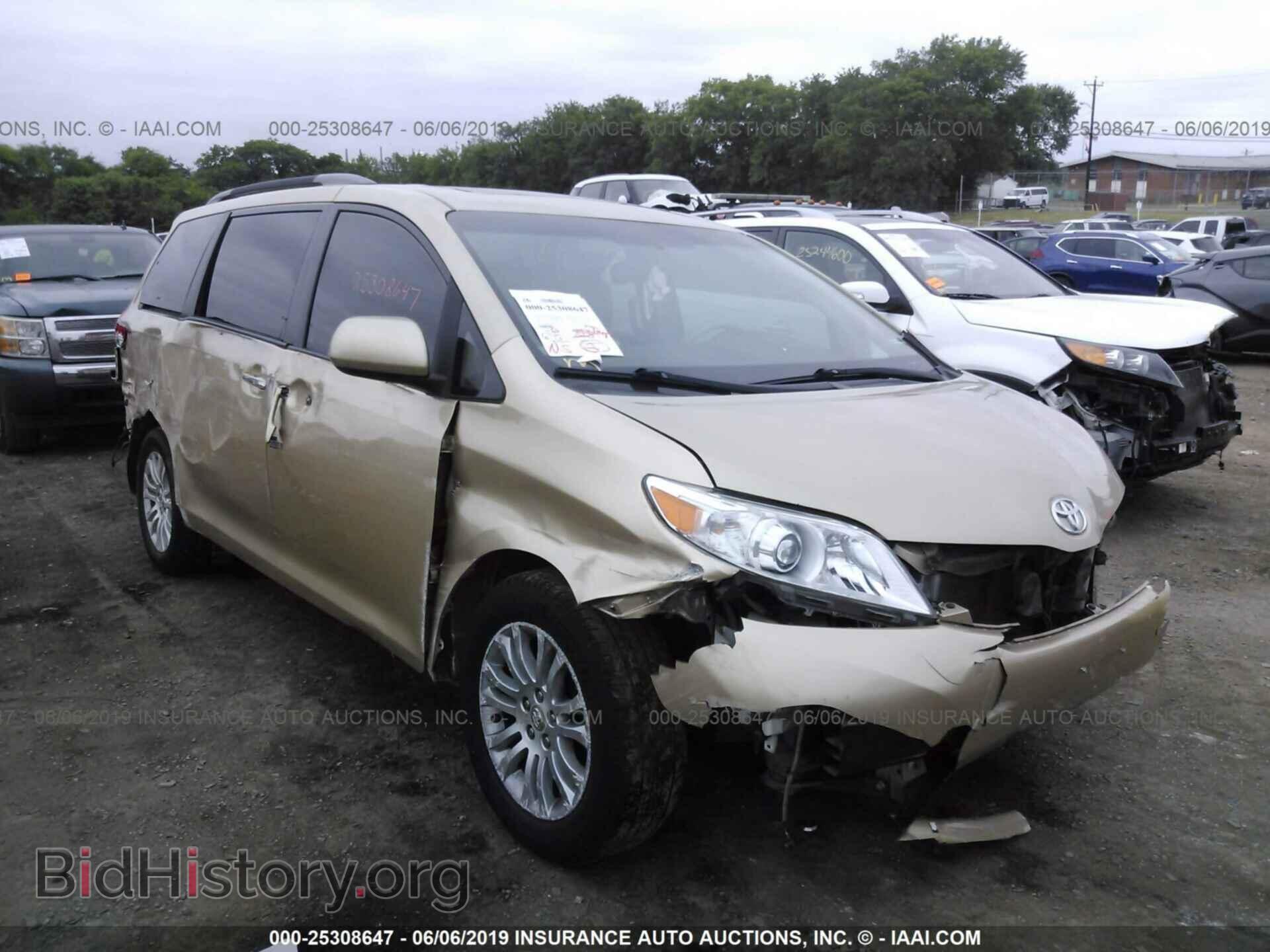 Photo 5TDYK3DC3BS100239 - TOYOTA SIENNA 2011