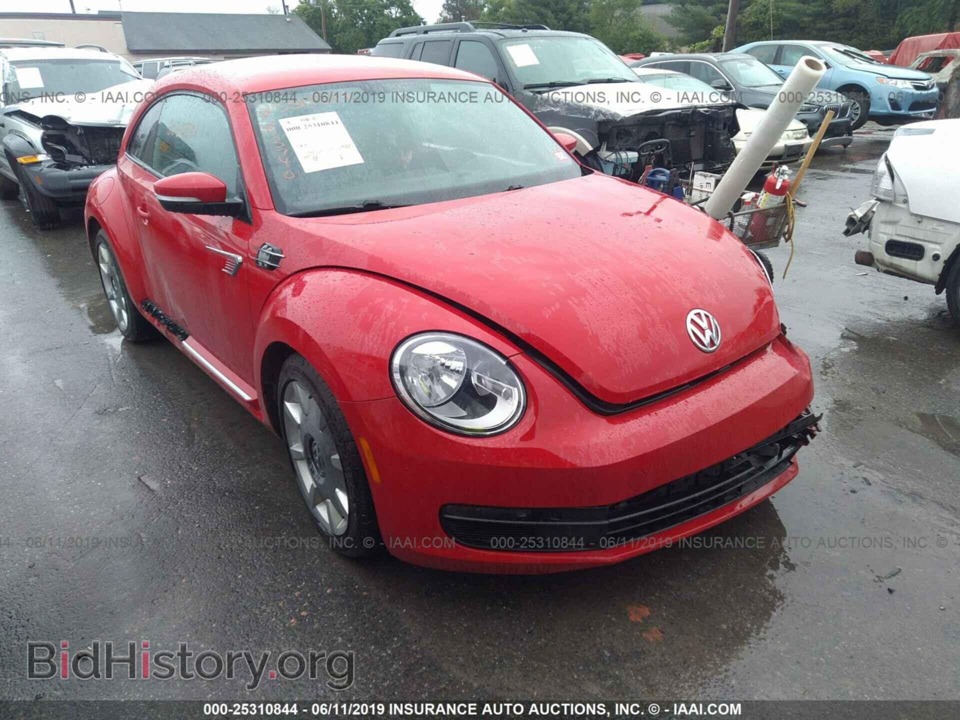 Photo 3VWJP7AT6CM633585 - VOLKSWAGEN BEETLE 2012