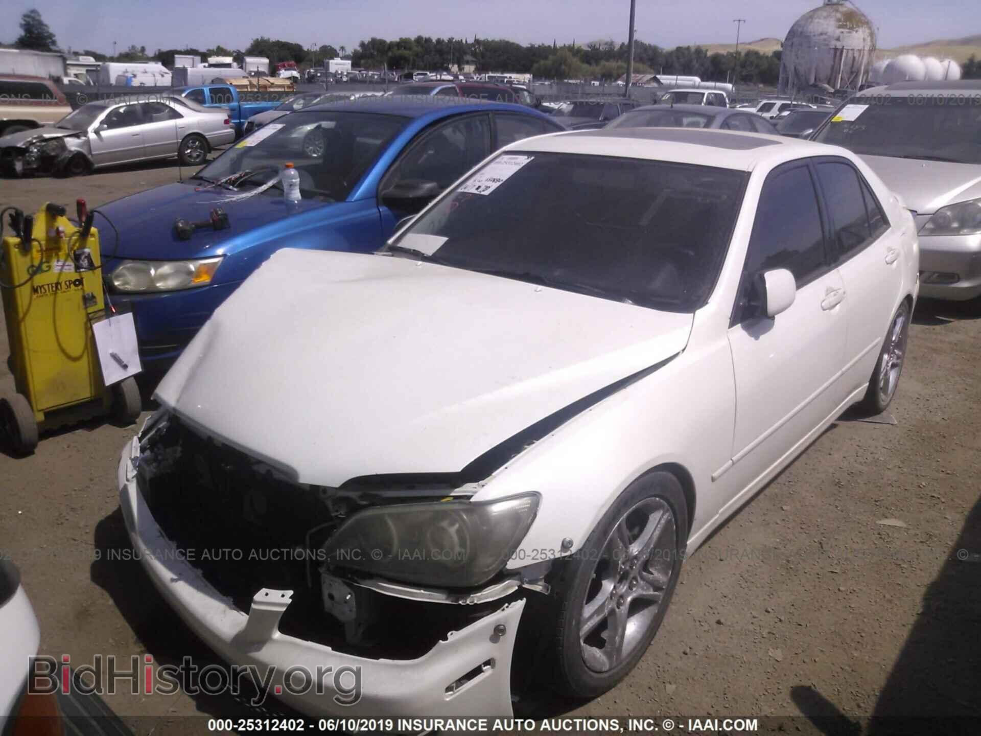 2001 LEXUS IS - VIN: JTHBD182X10017252 - Фото 2
