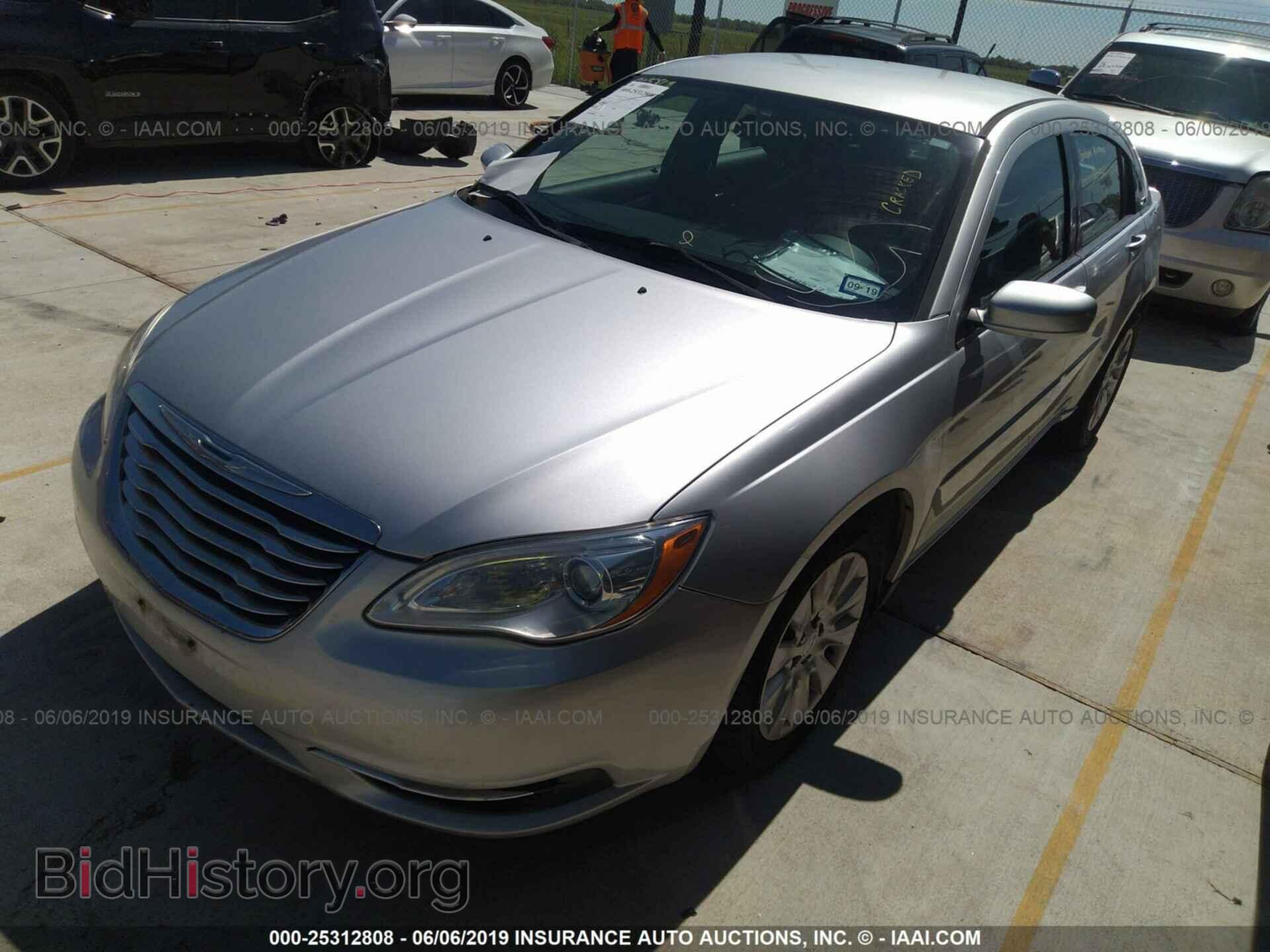 2012 CHRYSLER 200 - VIN: 1C3CCBAG1CN316658 - Фото 2