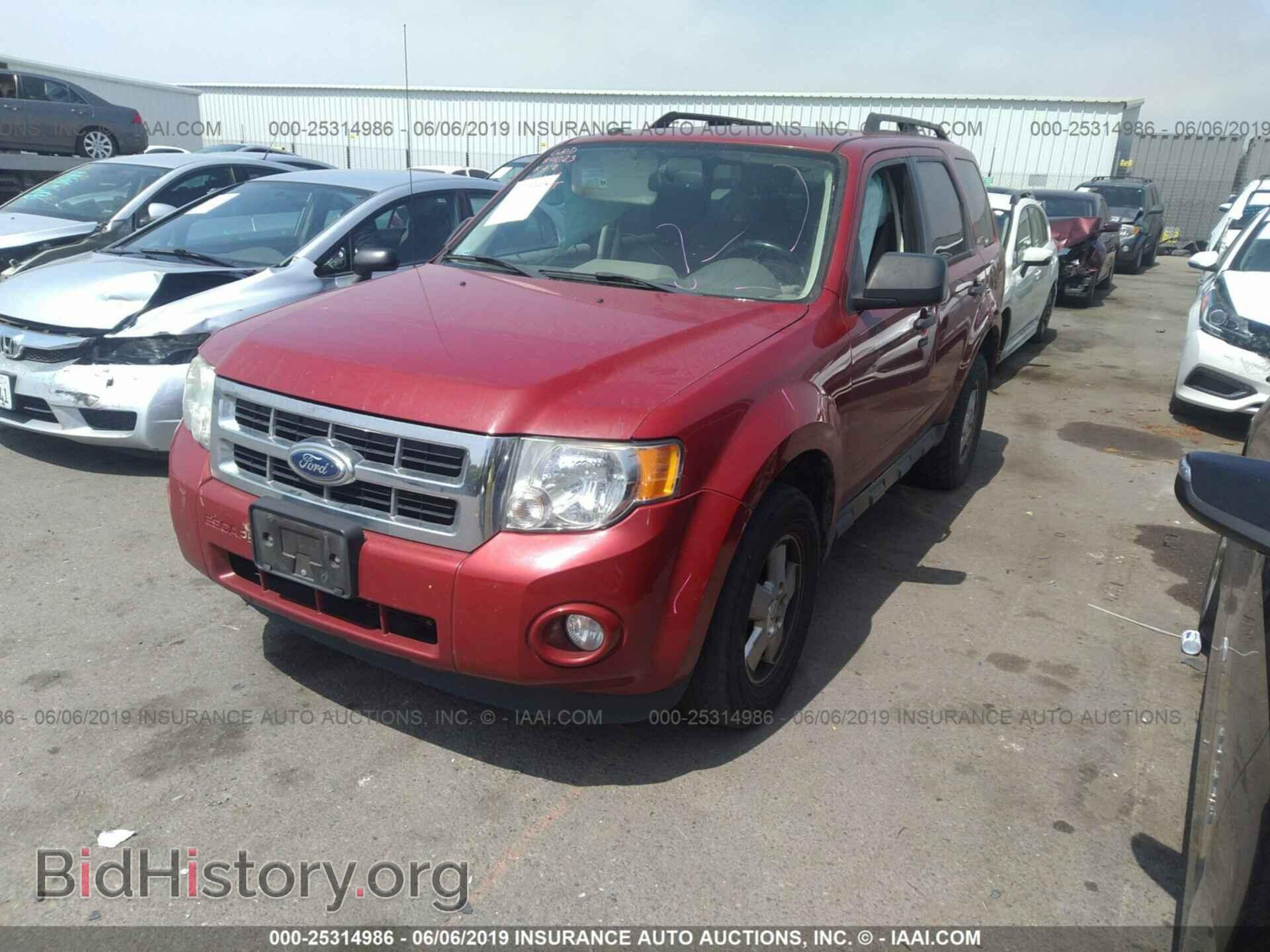 2011 FORD ESCAPE - VIN: 1FMCU0D76BKB91290 - Photo 2