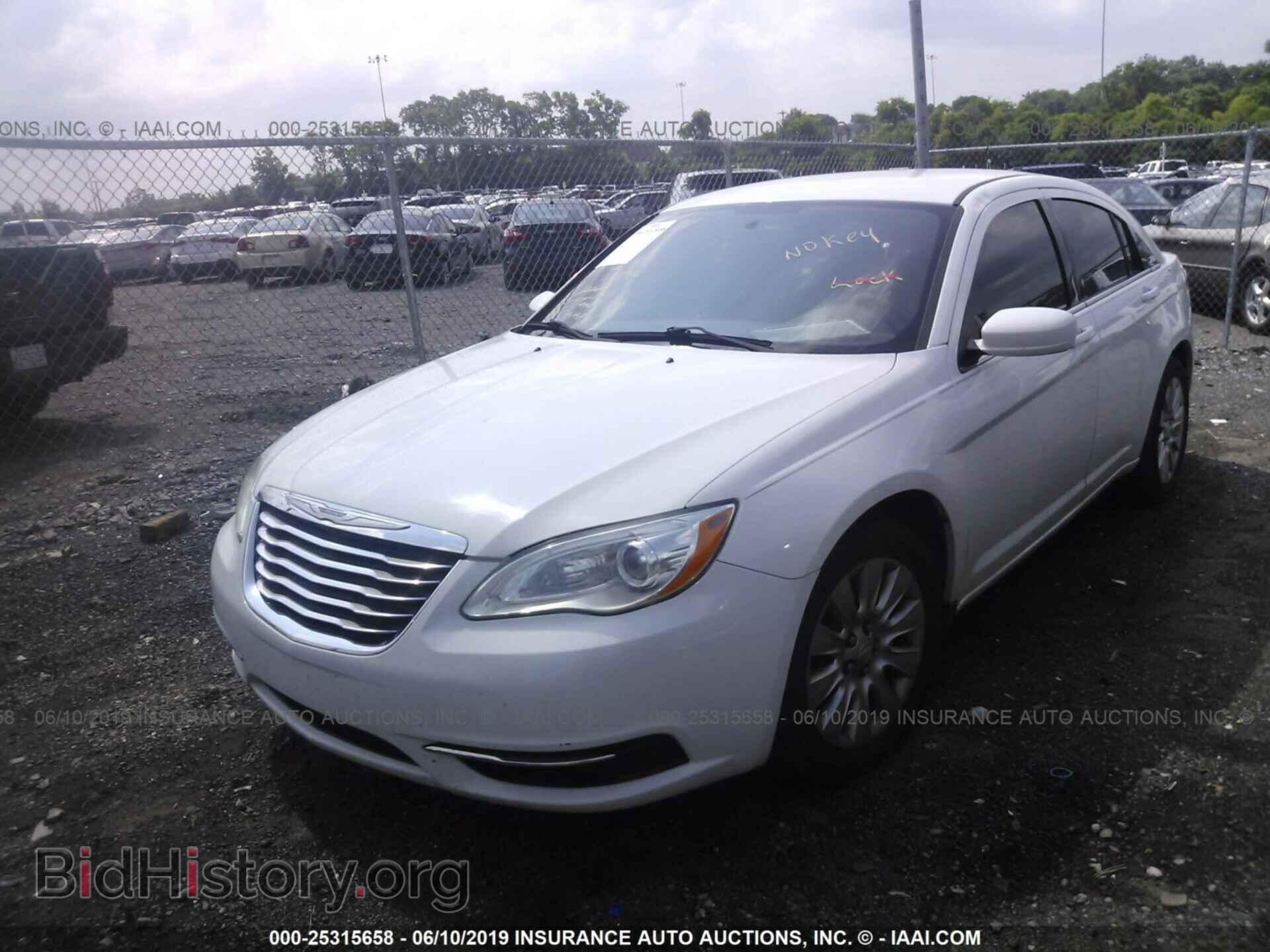2013 CHRYSLER 200 - VIN: 1C3CCBAG1DN599791 - Фото 2