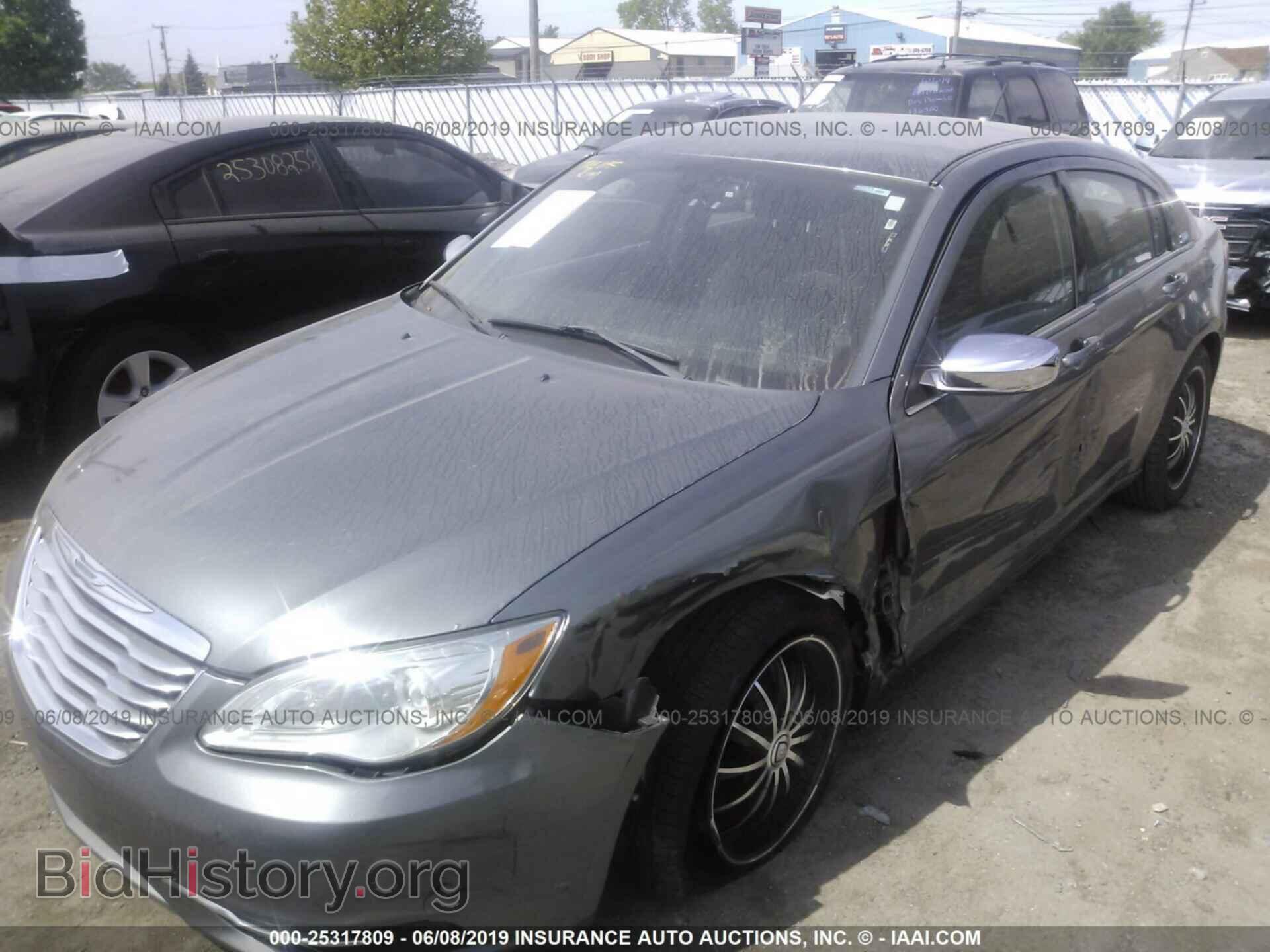 2013 CHRYSLER 200 - VIN: 1C3CCBAGXDN722410 - Фото 2