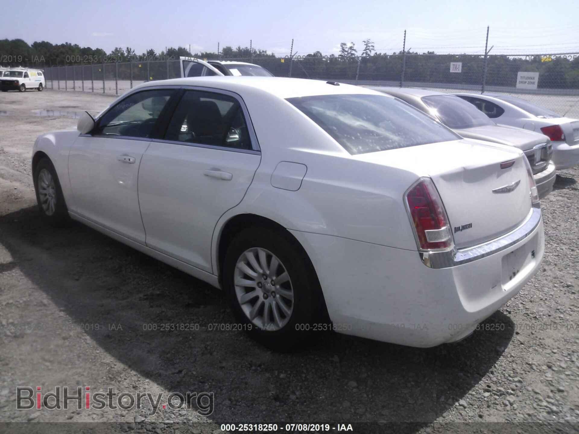 2013 CHRYSLER 300 - VIN: 2C3CCAAG8DH506879 - Фото 3
