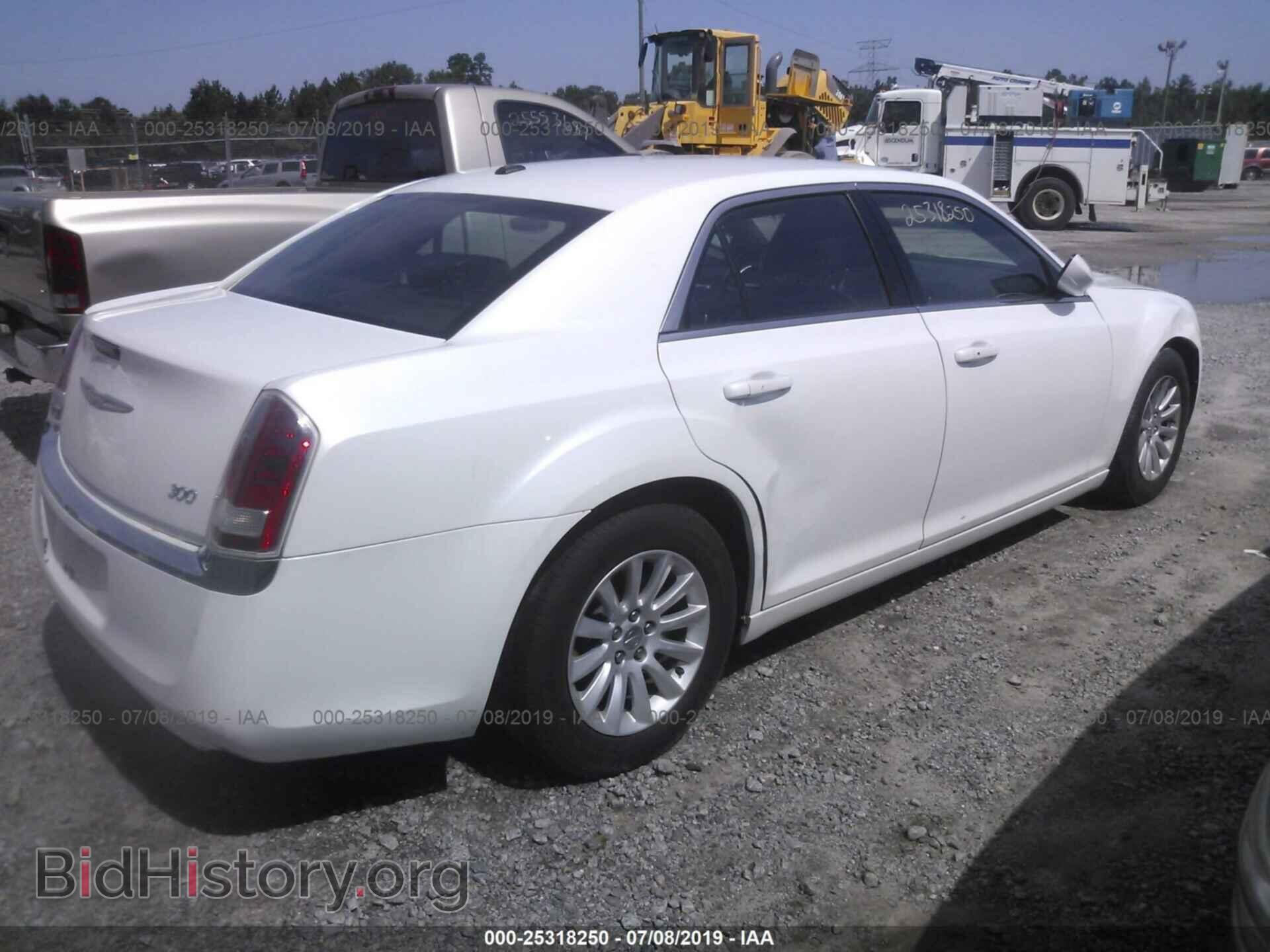 2013 CHRYSLER 300 - VIN: 2C3CCAAG8DH506879 - Фото 4