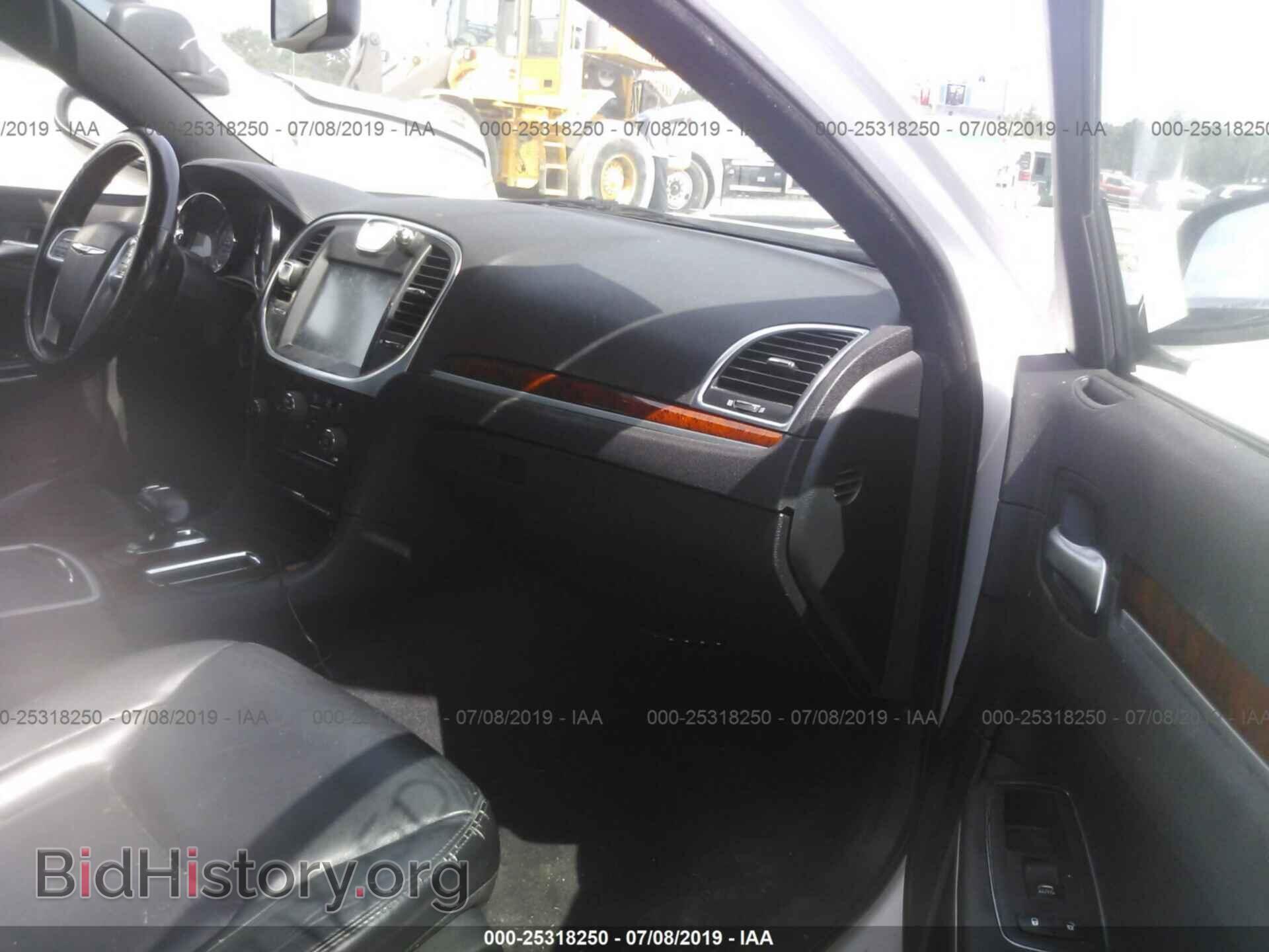 2013 CHRYSLER 300 - VIN: 2C3CCAAG8DH506879 - Фото 5