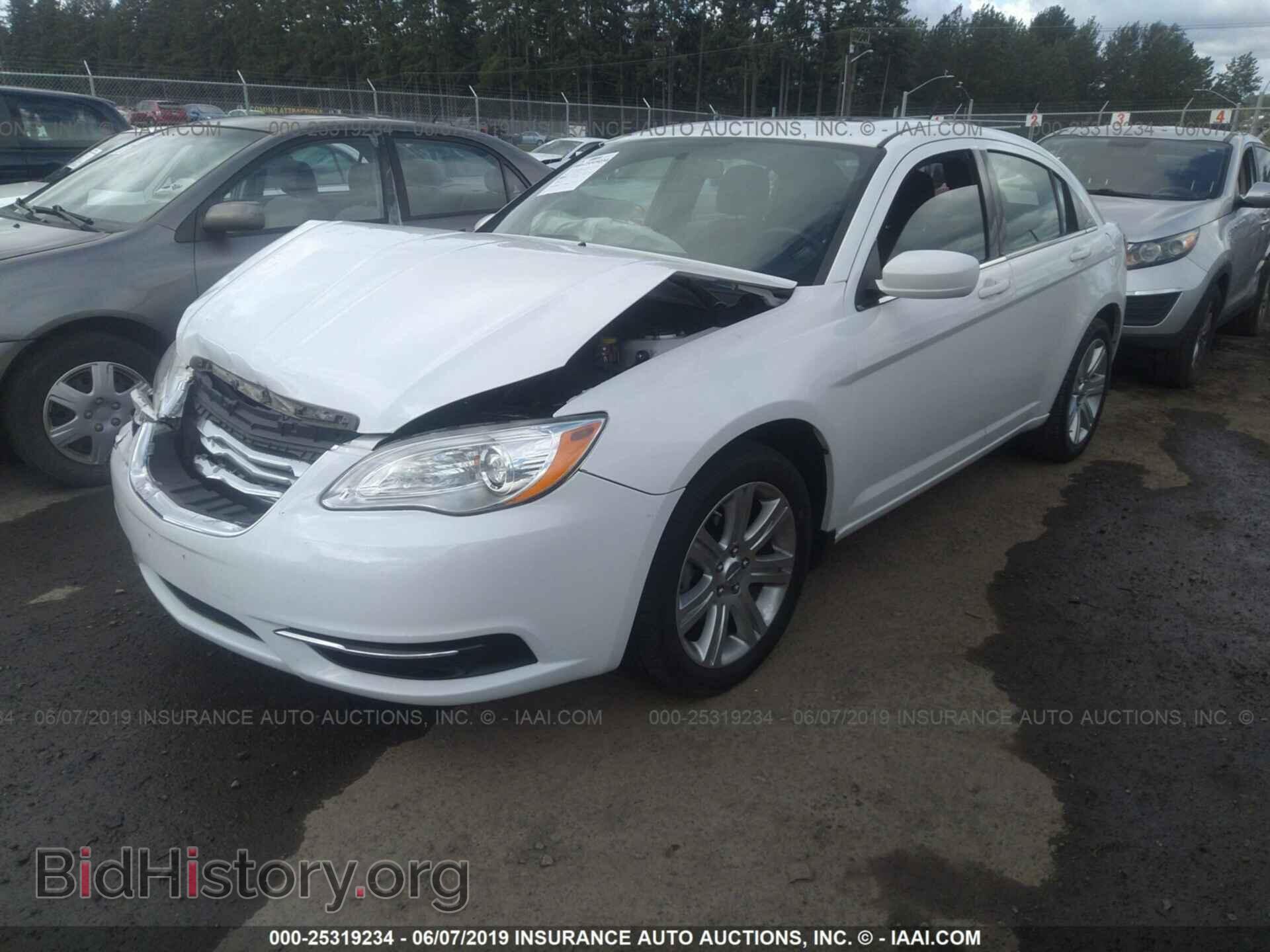 2011 CHRYSLER 200 - VIN: 1C3BC1FB6BN615158 - Photo 2