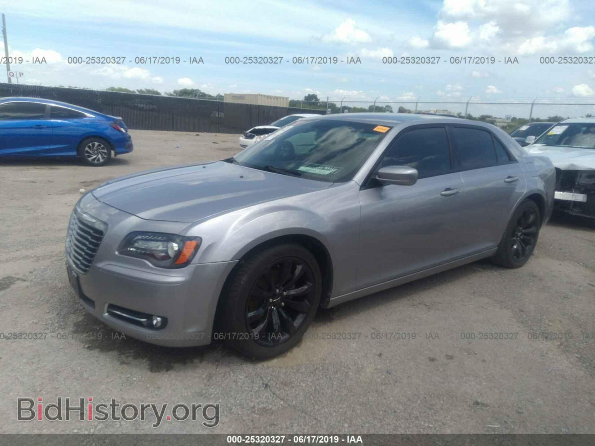 2014 CHRYSLER 300 - VIN: 2C3CCABG3EH245659 - Фото 2