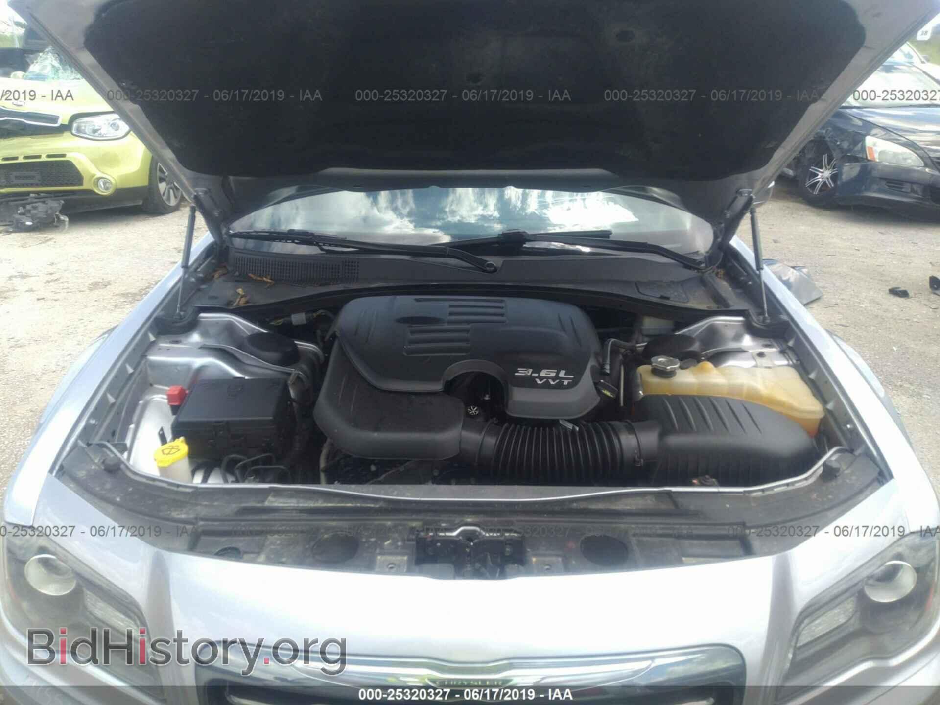 2014 CHRYSLER 300 - VIN: 2C3CCABG3EH245659 - Фото 10