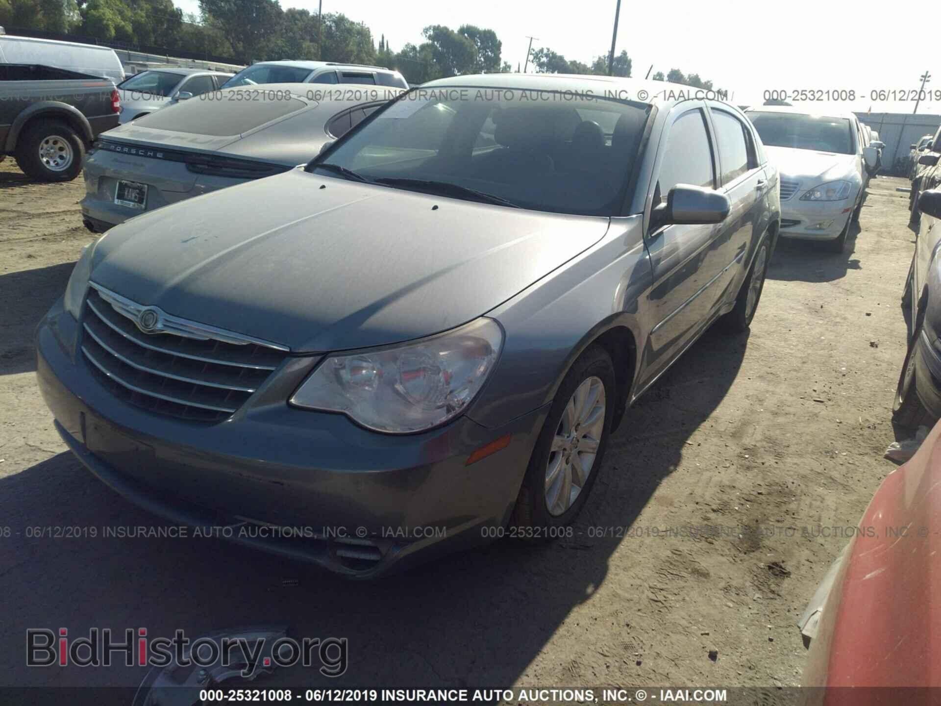 2010 CHRYSLER SEBRING - VIN: 1C3CC5FD7AN156007 - Фото 2