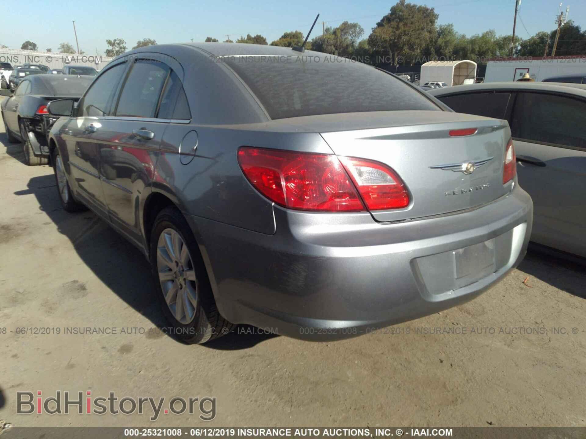 2010 CHRYSLER SEBRING - VIN: 1C3CC5FD7AN156007 - Фото 3