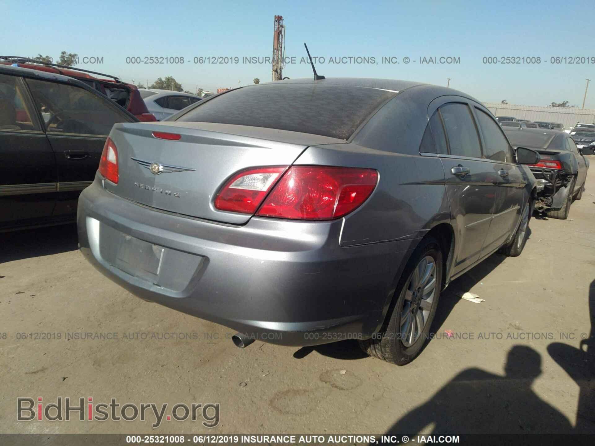 2010 CHRYSLER SEBRING - VIN: 1C3CC5FD7AN156007 - Фото 4