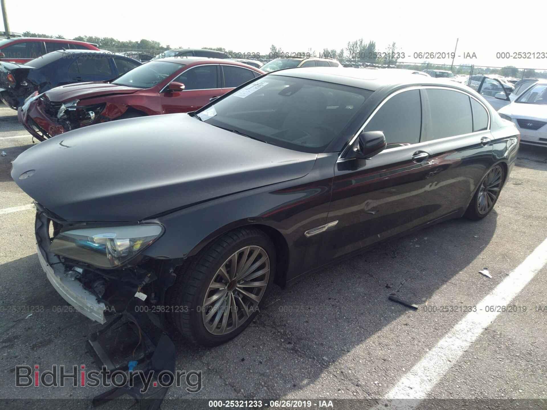 2012 BMW 740 - VIN: WBAKB4C54CC576160 - Фото 2