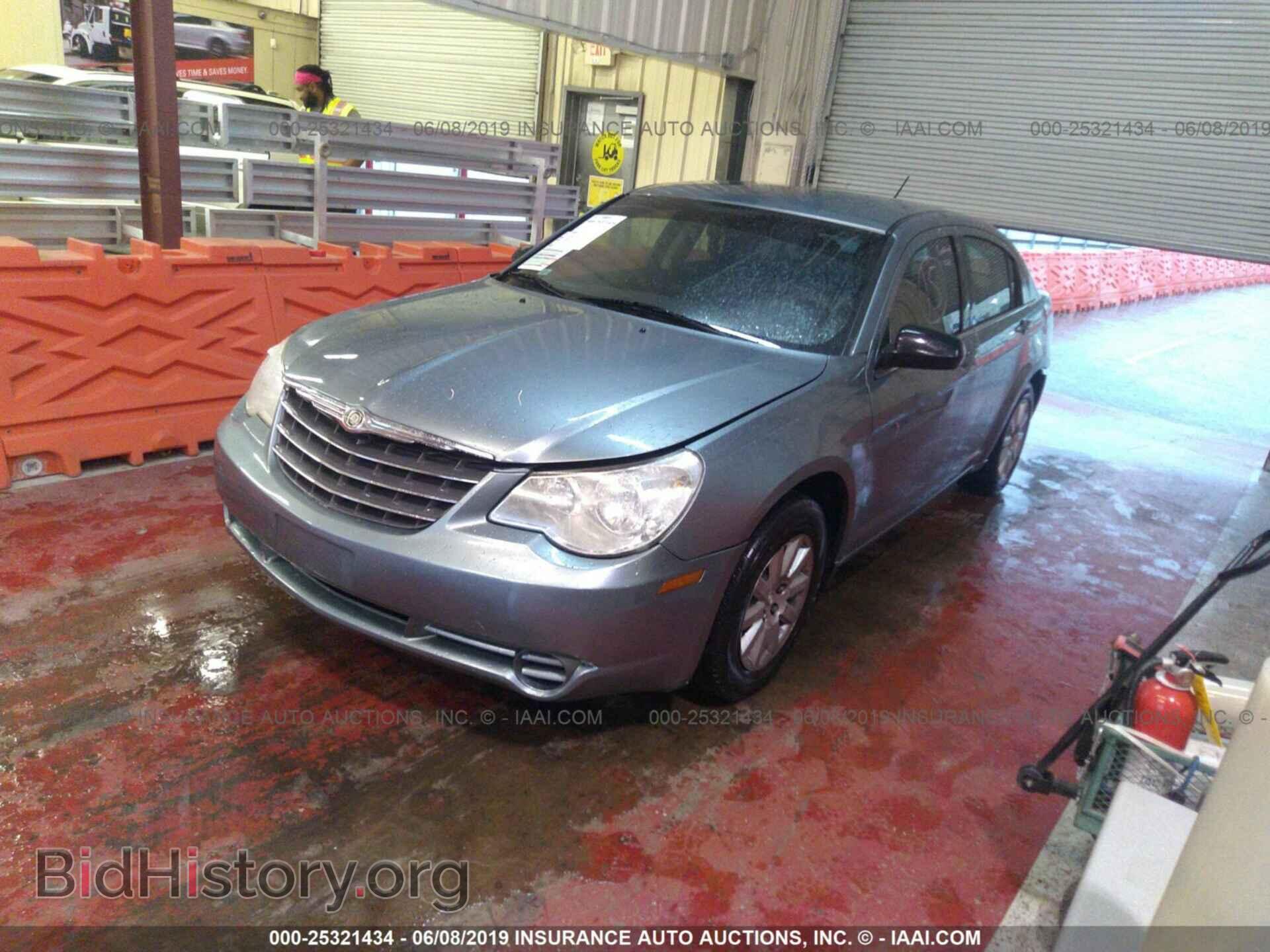 2010 CHRYSLER SEBRING - VIN: 1C3CC4FB2AN208460 - Фото 2
