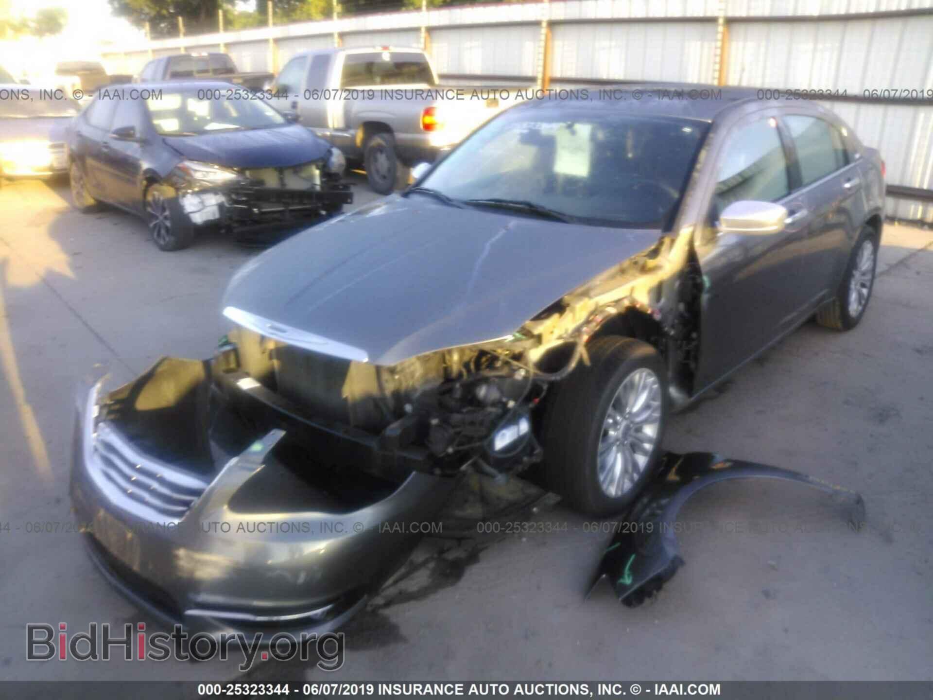 2013 CHRYSLER 200 - VIN: 1C3CCBCG6DN523920 - Фото 2