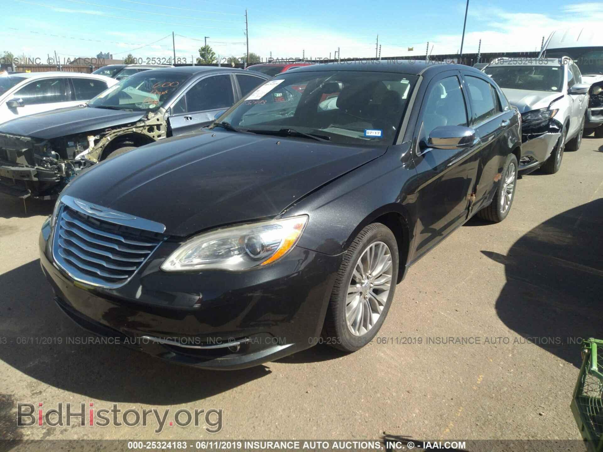 2011 CHRYSLER 200 - VIN: 1C3BC2FG5BN516185 - Фото 2