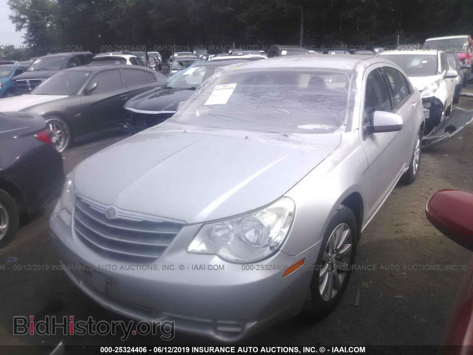 2010 CHRYSLER SEBRING - VIN: 1C3CC5FB6AN110599 - Фото 2