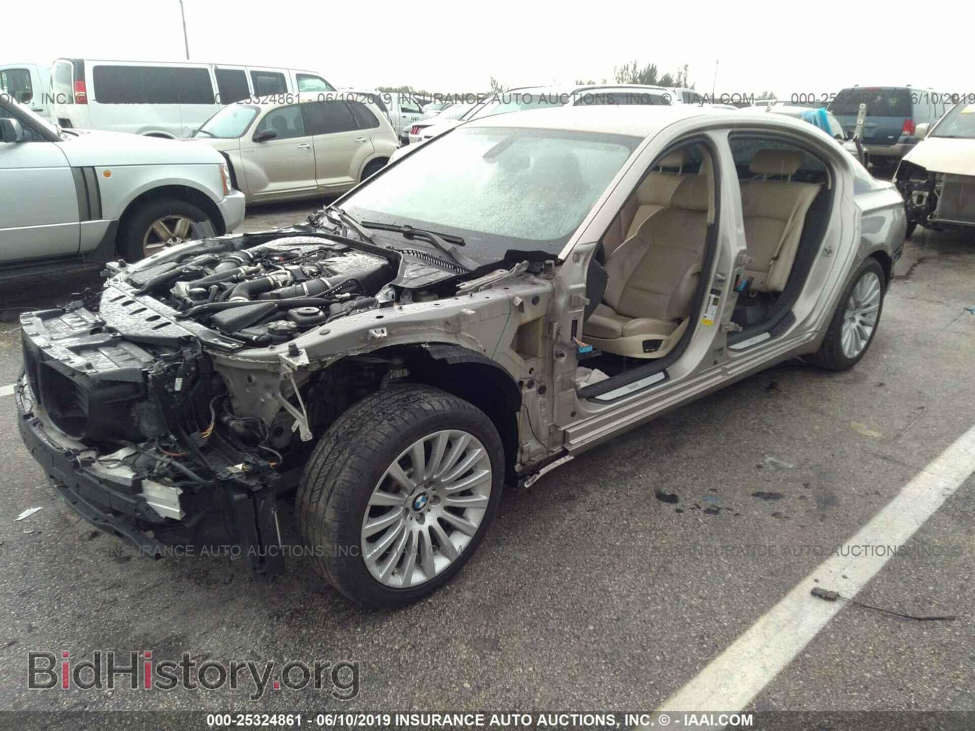 2012 BMW 750 - VIN: WBAKB8C56CC964496 - Фото 2