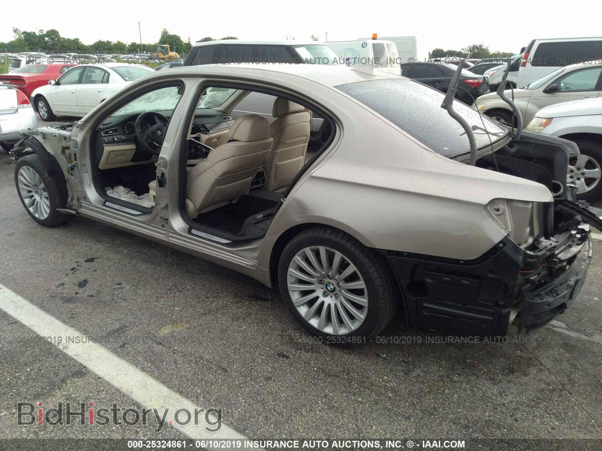 2012 BMW 750 - VIN: WBAKB8C56CC964496 - Фото 3