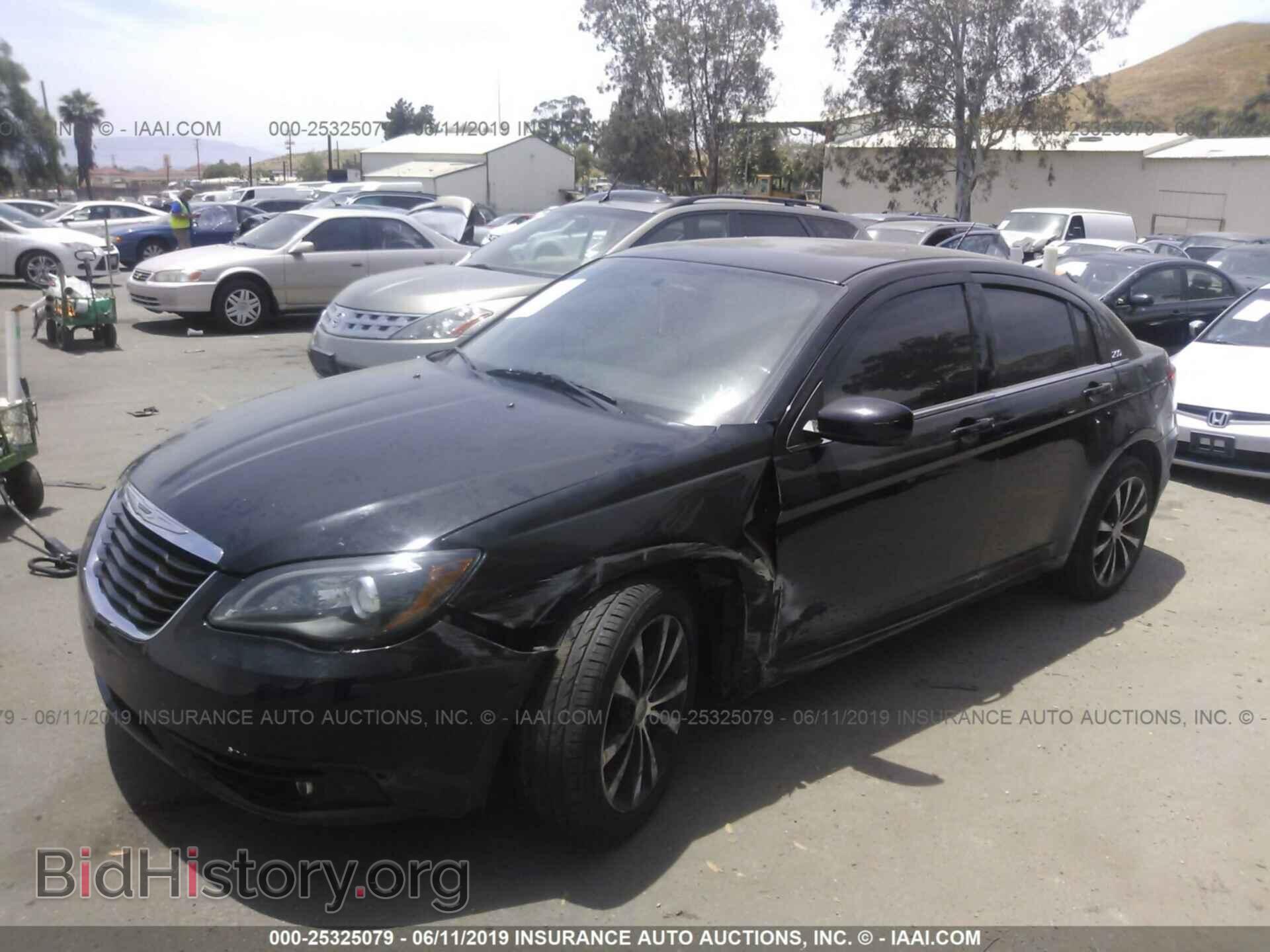 2013 CHRYSLER 200 - VIN: 1C3CCBBB1DN512796 - Фото 2