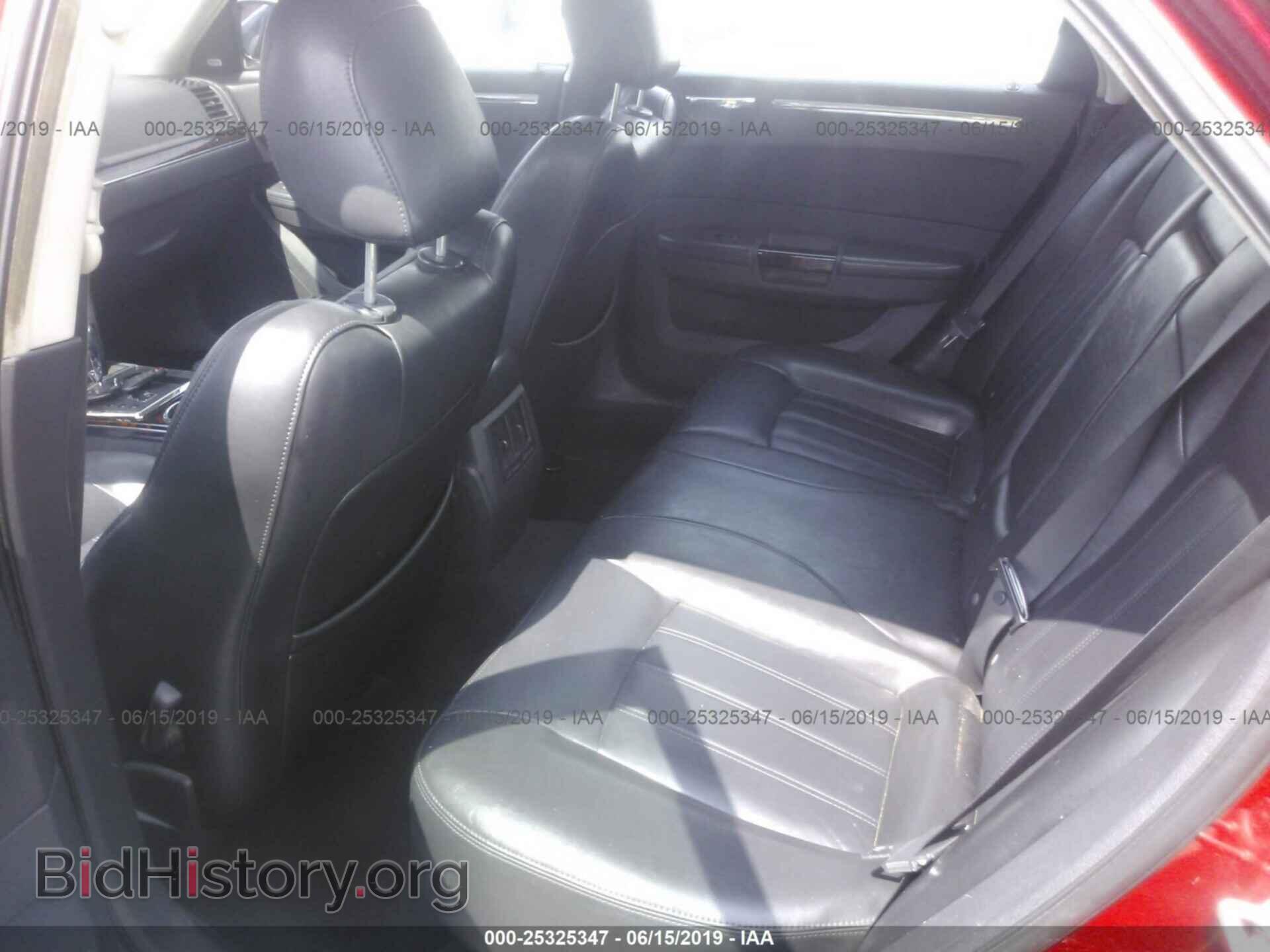 2008 CHRYSLER 300C - VIN: 2C3KA63H28H331913 - Фото 8