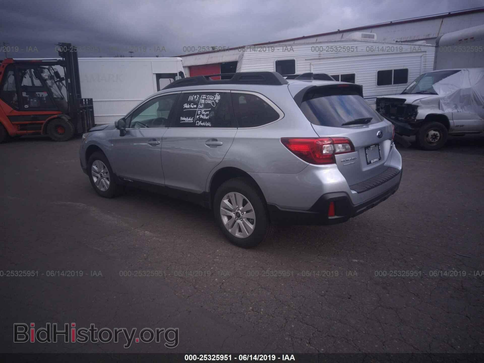 2019 SUBARU OUTBACK - VIN: 4S4BSAFC2K3255529 - Фото 3