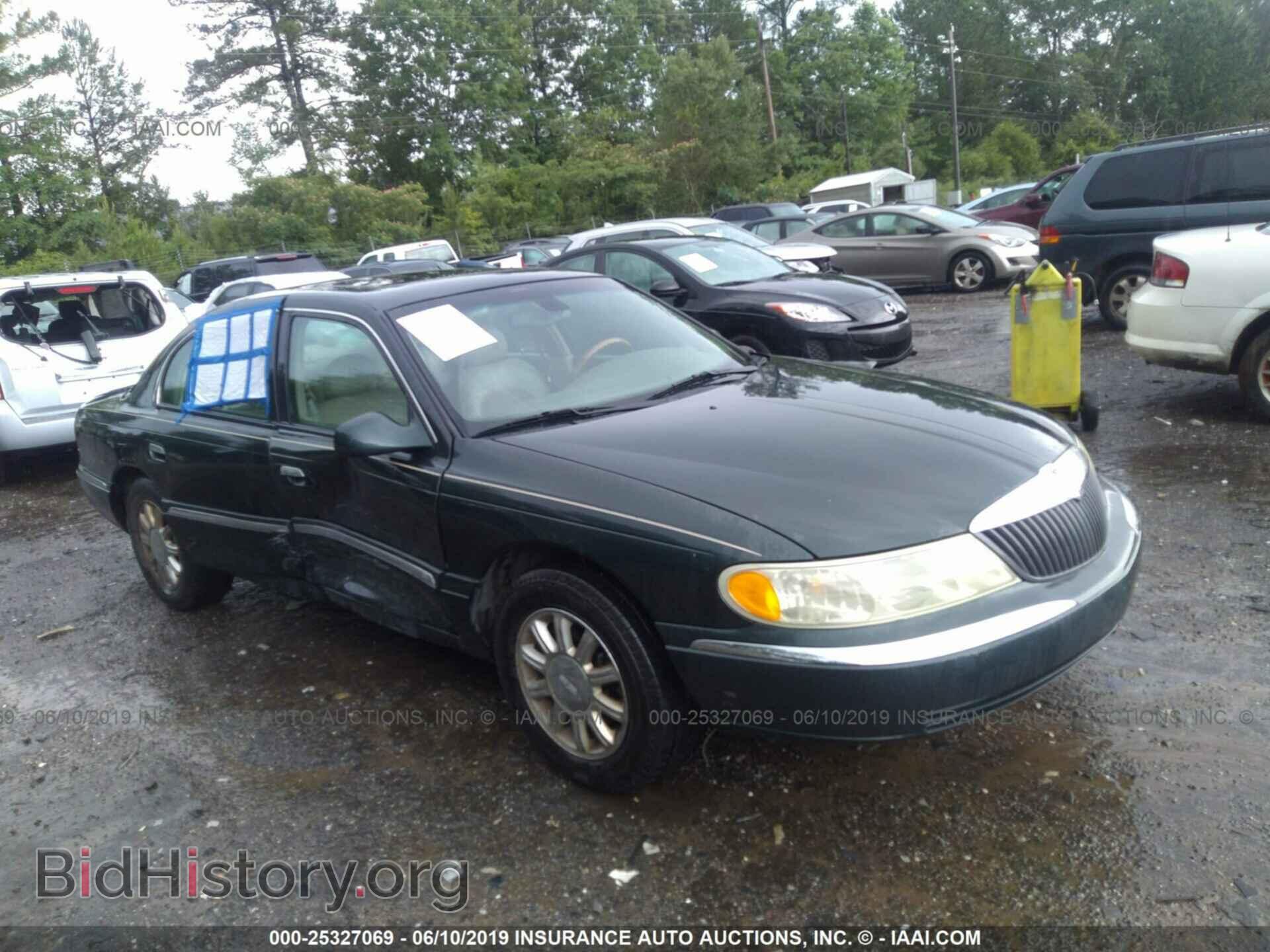 Photo 1LNHM97V02Y680673 - LINCOLN CONTINENTAL 2002
