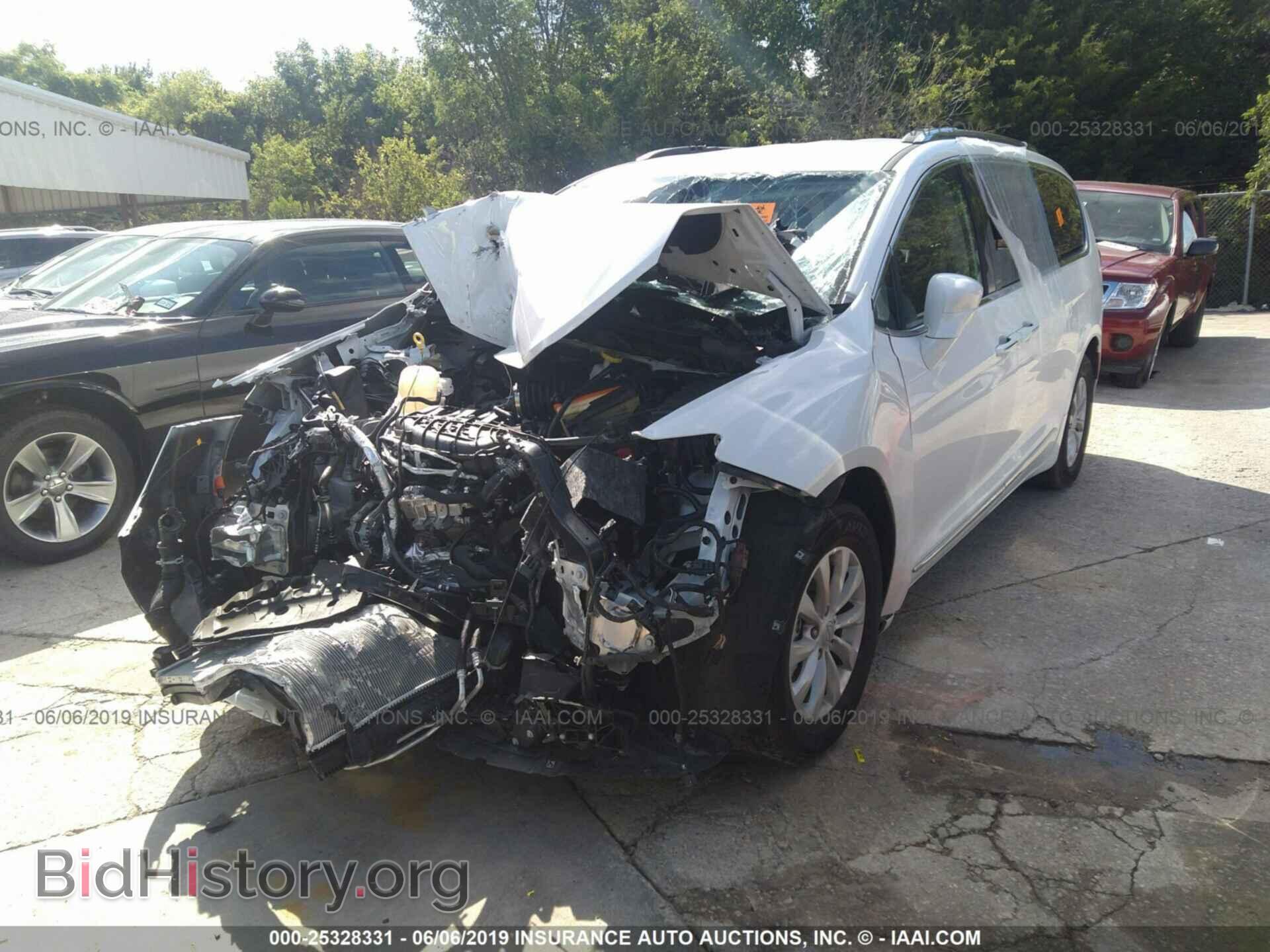 2019 CHRYSLER PACIFICA - VIN: 2C4RC1BG2KR560366 - Photo 2