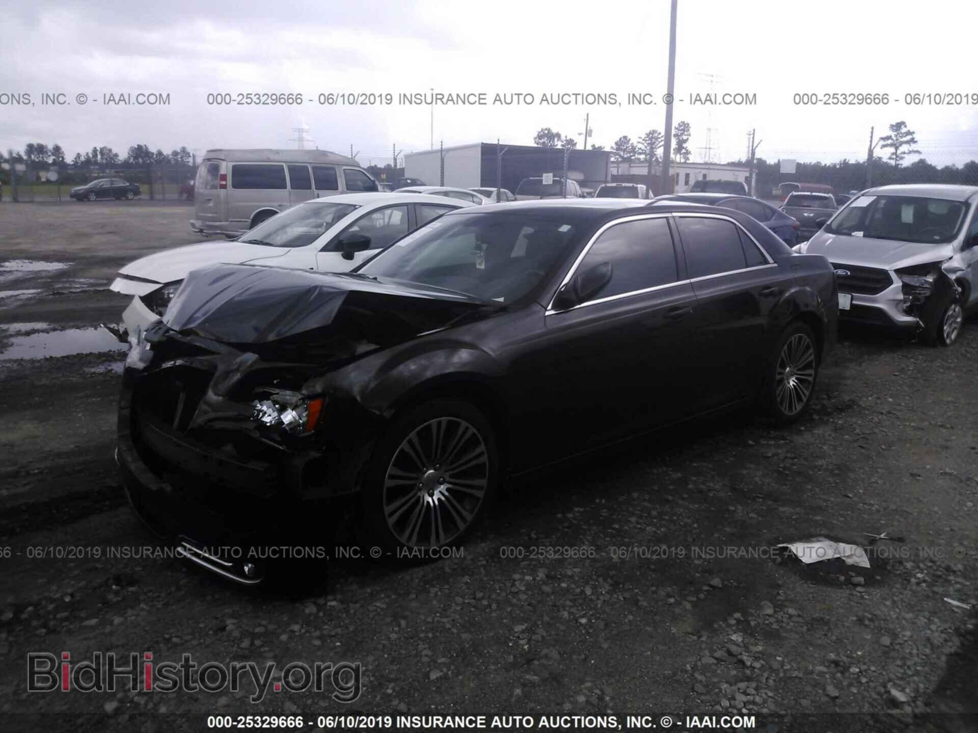 2013 CHRYSLER 300 - VIN: 2C3CCABG4DH532670 - Фото 2