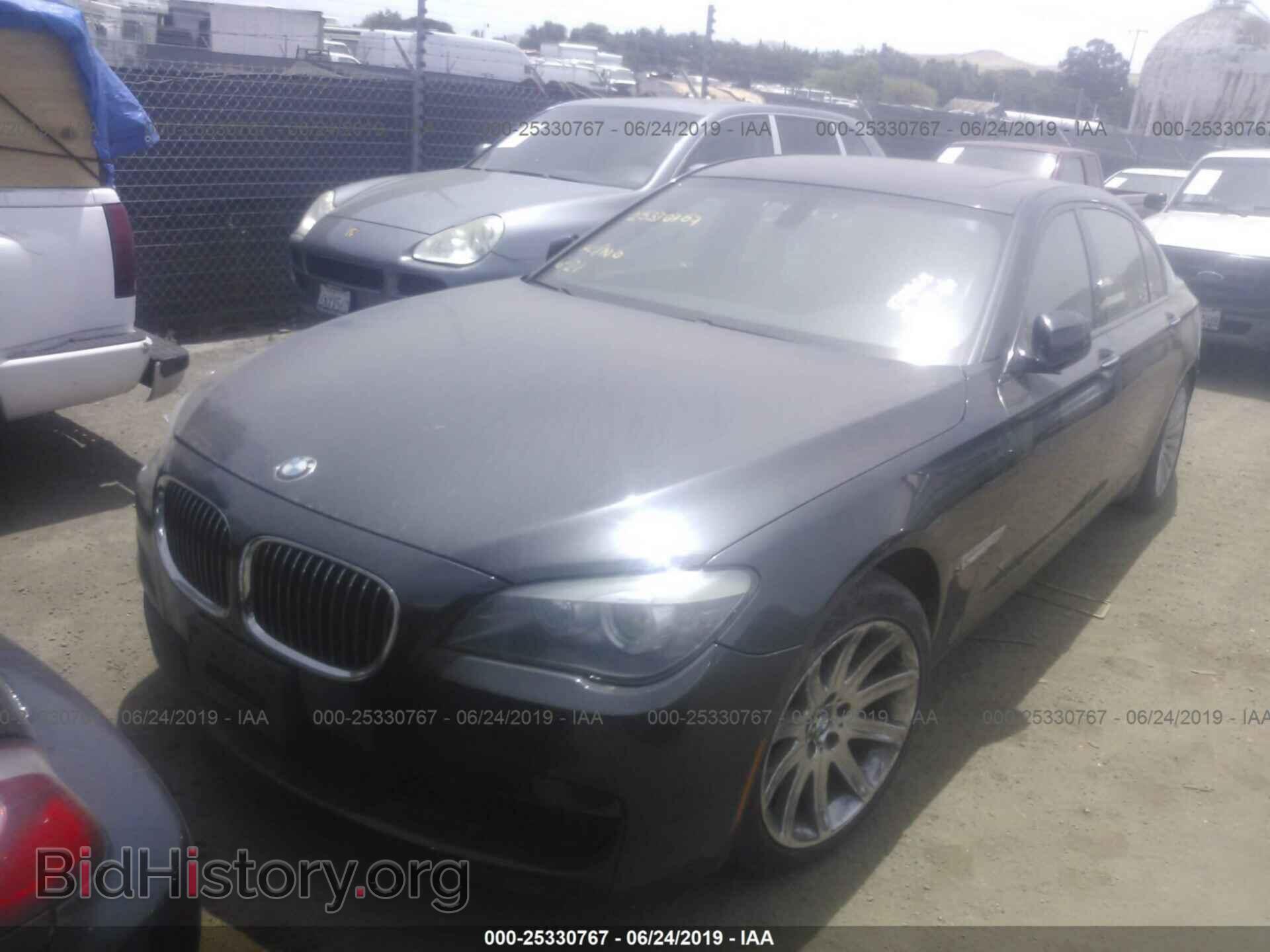 2011 BMW 750 - VIN: WBAKC8C58BC433568 - Фото 2