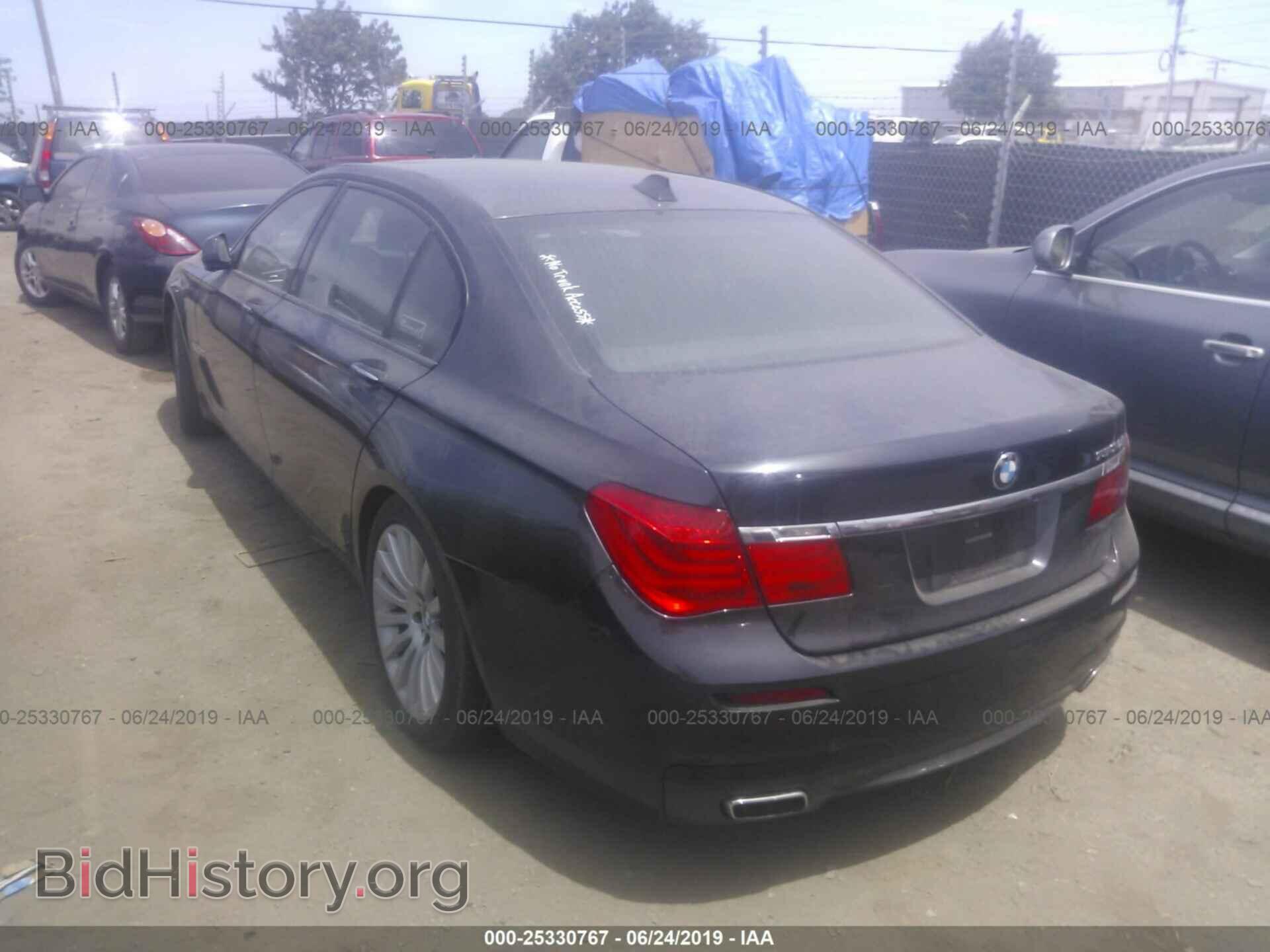 2011 BMW 750 - VIN: WBAKC8C58BC433568 - Фото 3