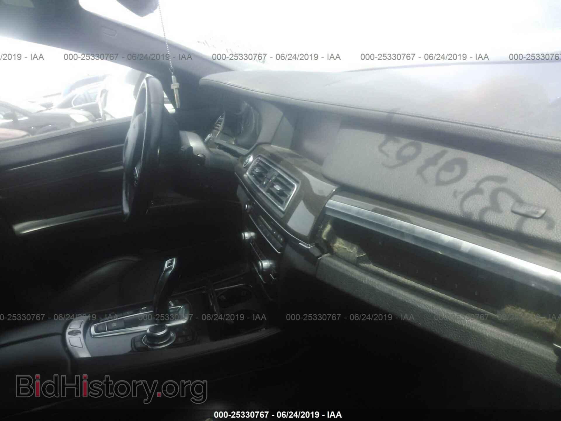 2011 BMW 750 - VIN: WBAKC8C58BC433568 - Фото 5
