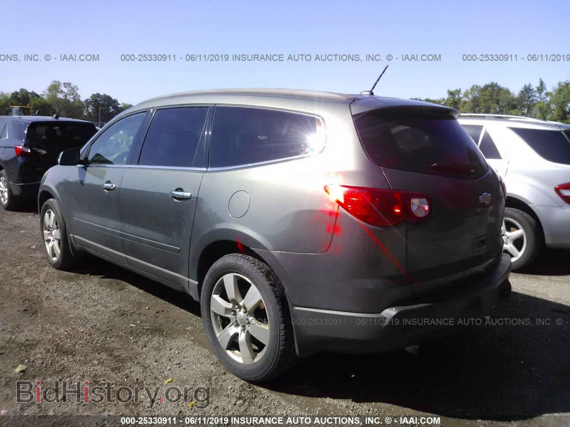 2010 CHEVROLET TRAVERSE - VIN: 1GNLRGED2AJ241889 - Фото 3