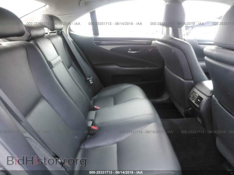 2016 Lexus LS (VIN JTHBL5EF2G5139164) — photo 8 of 10