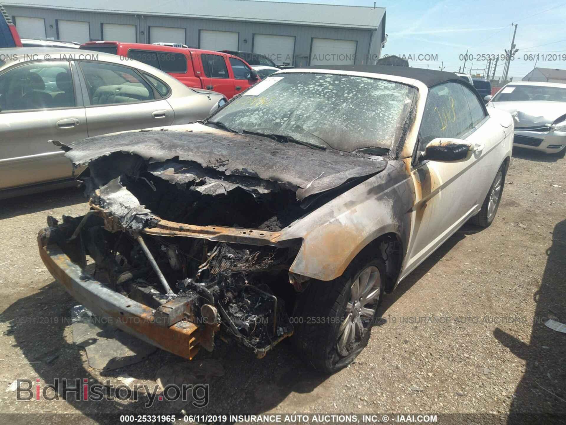 2012 CHRYSLER 200 - VIN: 1C3BCBEB1CN218675 - Фото 2