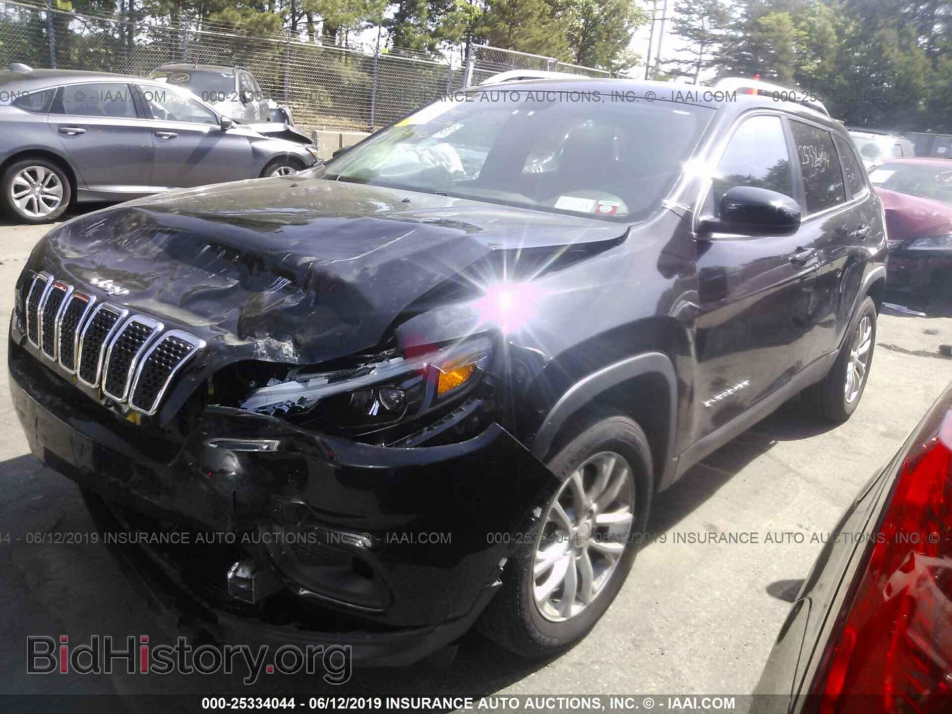 2019 JEEP CHEROKEE - VIN: 1C4PJLCB2KD358092 - Фото 2