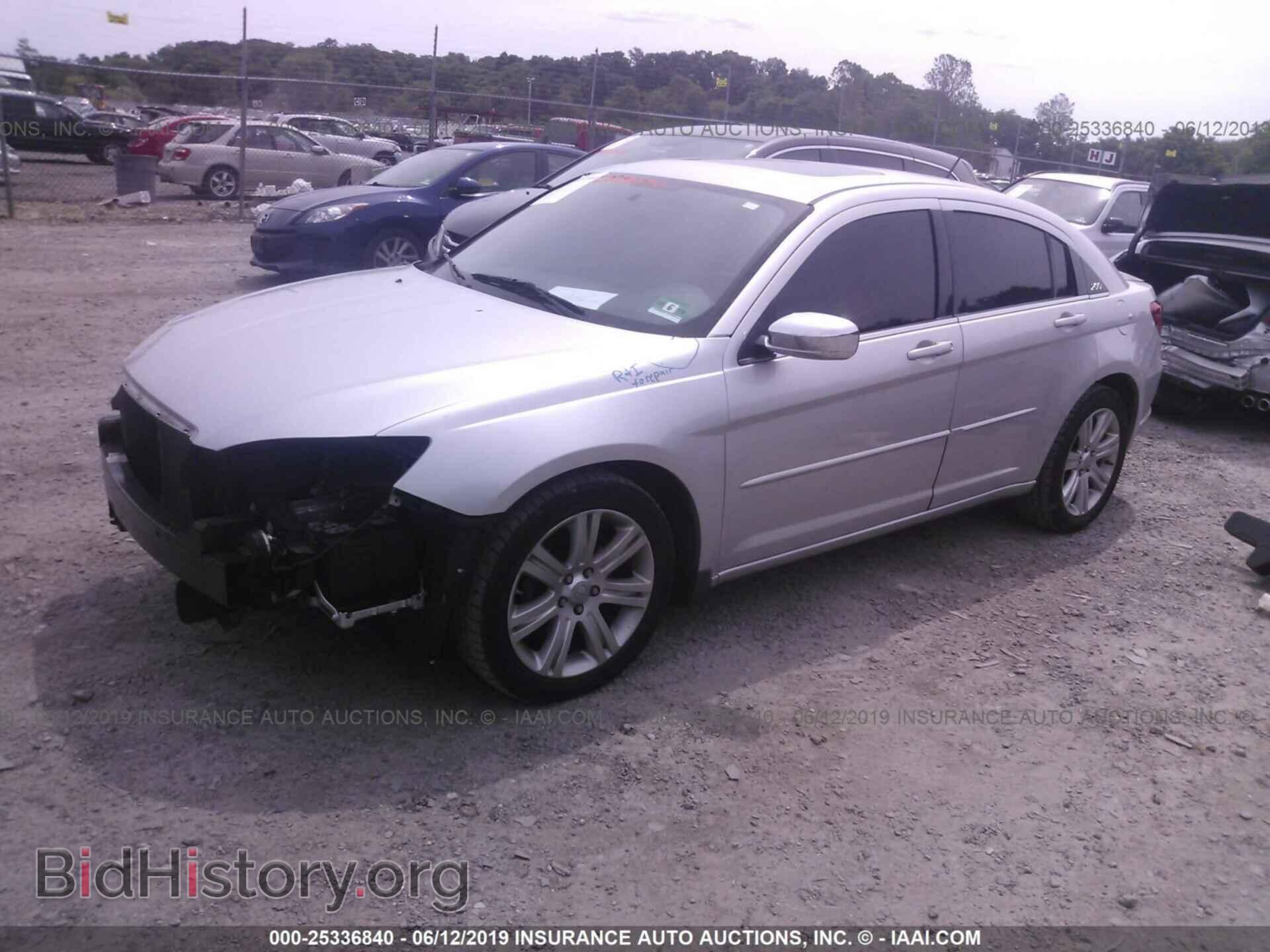 2012 CHRYSLER 200 - VIN: 1C3CCBBG2CN228443 - Фото 2